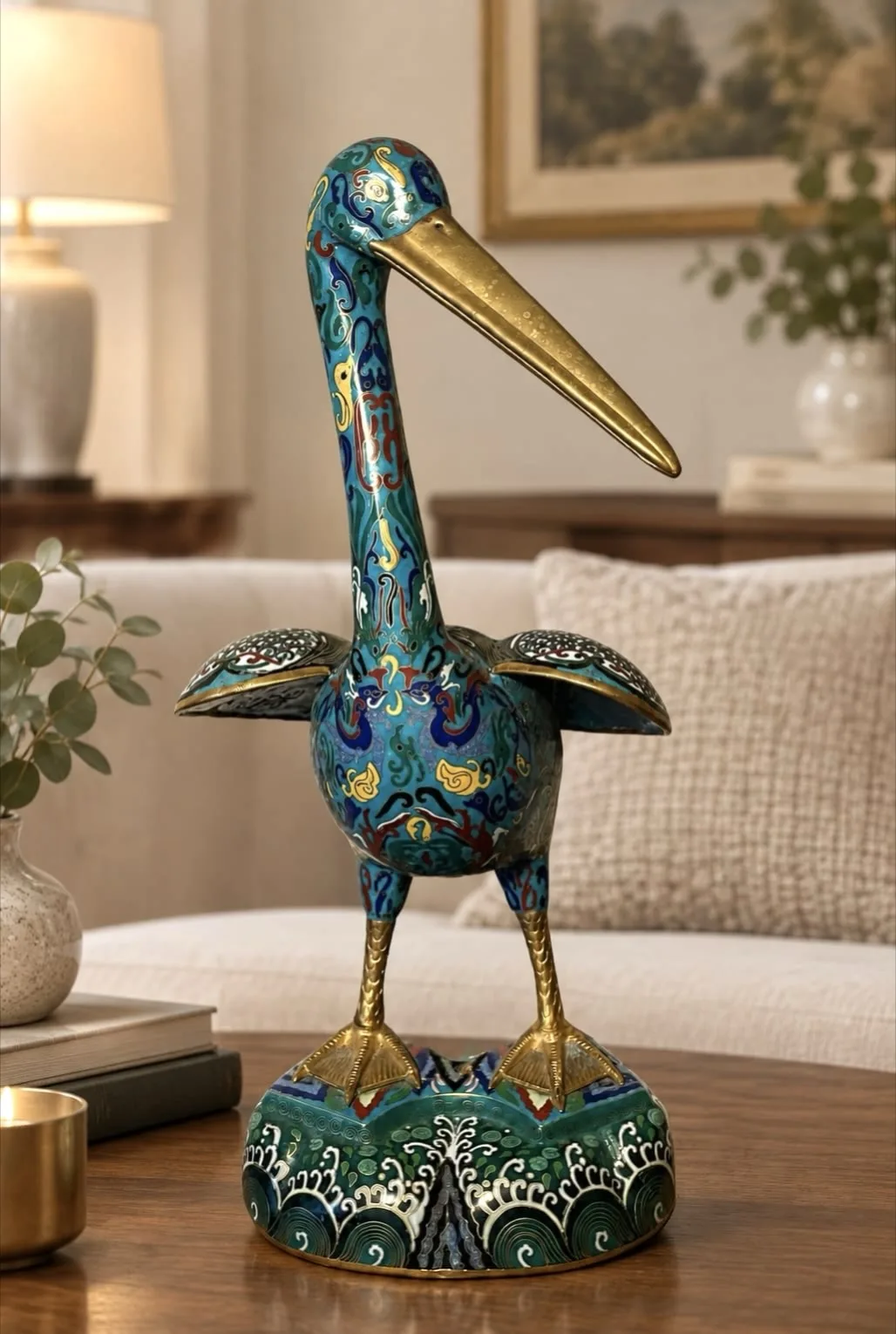 Chinesische Cloisonne Figuren bei Thomas Nostalgie & Raritäten, Beispiel: Glamouröser Vintage-Chinesischer Cloisonné Fasan mit Holzsockel, 63x14