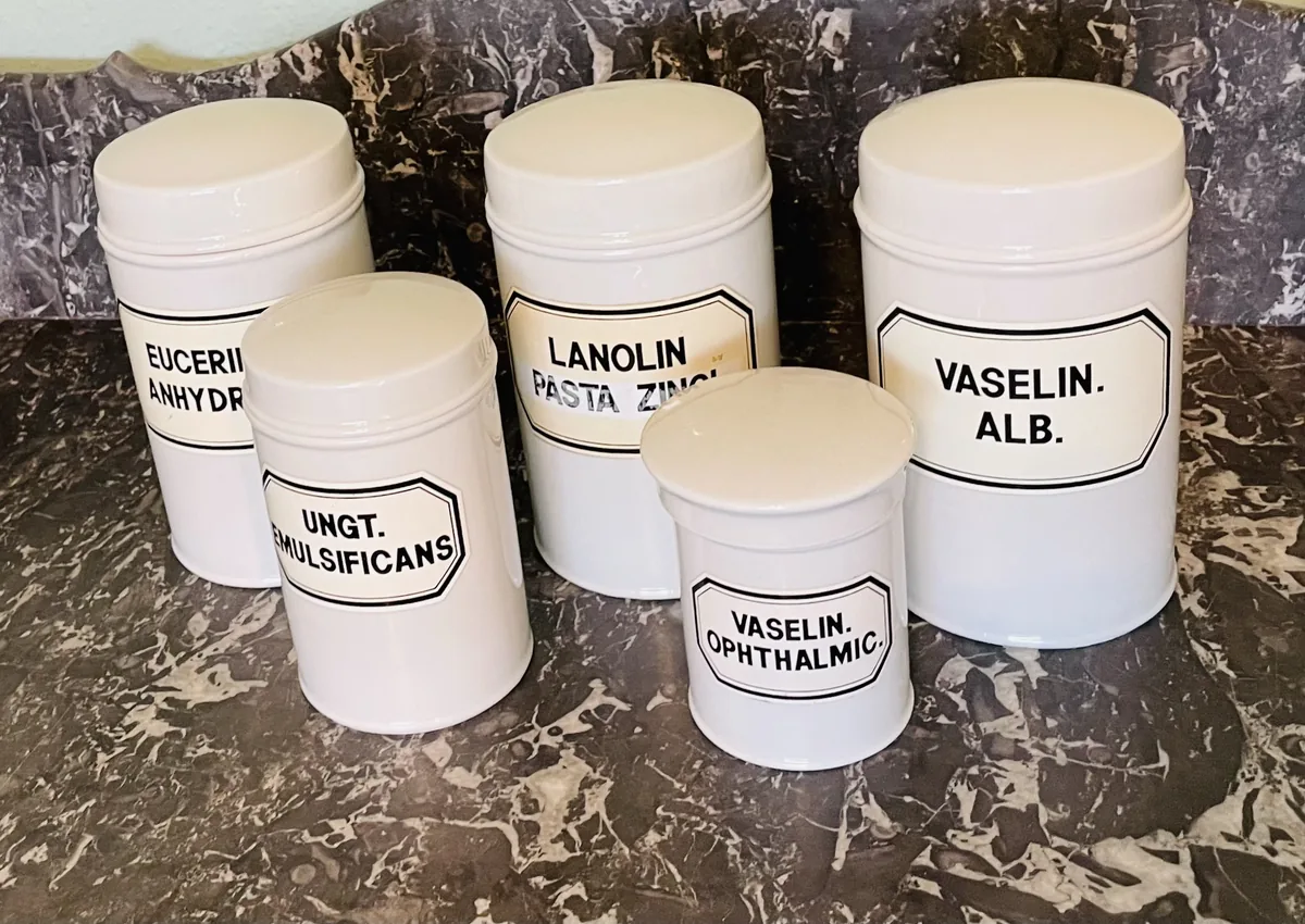 Antikes Apothekerdosen Set – Apothekerdosen Set, antik, 1920er, Porzellan, Beschriftung, Sammlerstücke, Dekoration