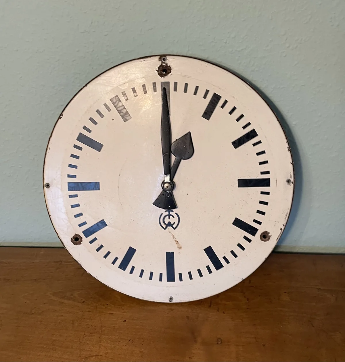 Antique-nebenuhr-ctw-carl-theodor-wagner-1950-60er – Antike Nebenuhr aus den 1950/60er Jahren – CTW Carl Theodor Wagner – Industrie-Design – Fundzustand – ideal zum Restaurieren oder als Deko