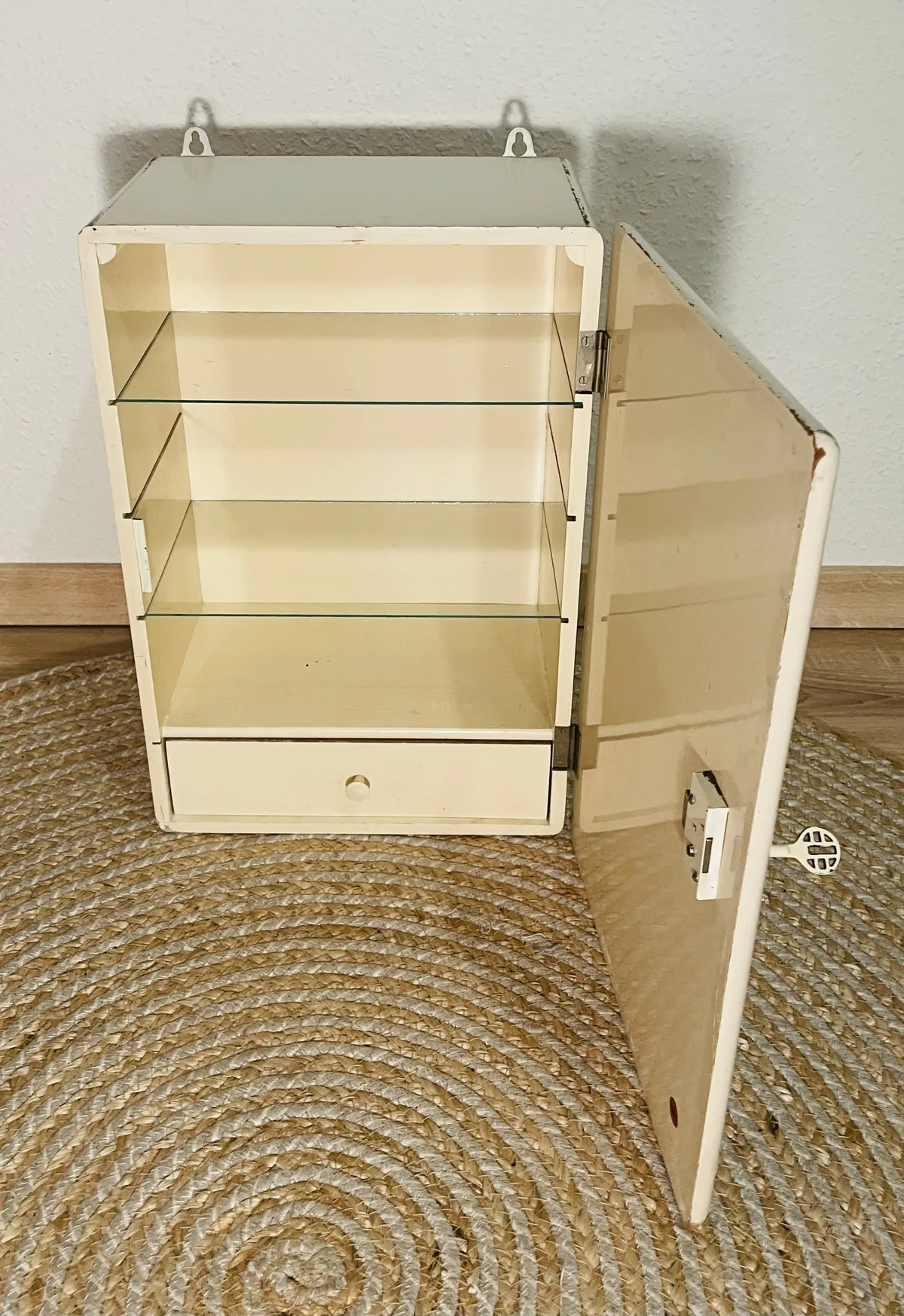 Apothekerschrank