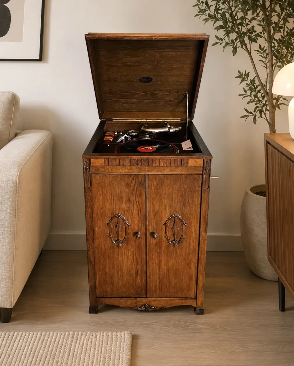Elegantes Brunswick Grammophon 1920er – tadelloser Zustand, inkl. Schelllackplatten-Sammlung & Zubehör