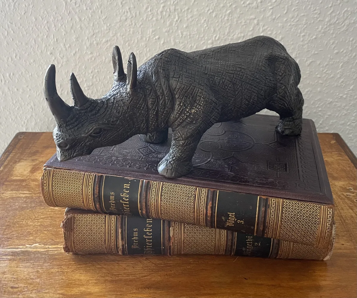 Vintage Messing Nashorn – Dekorative Skulptur im Used-Look 2,5 kg, Sammlerstück