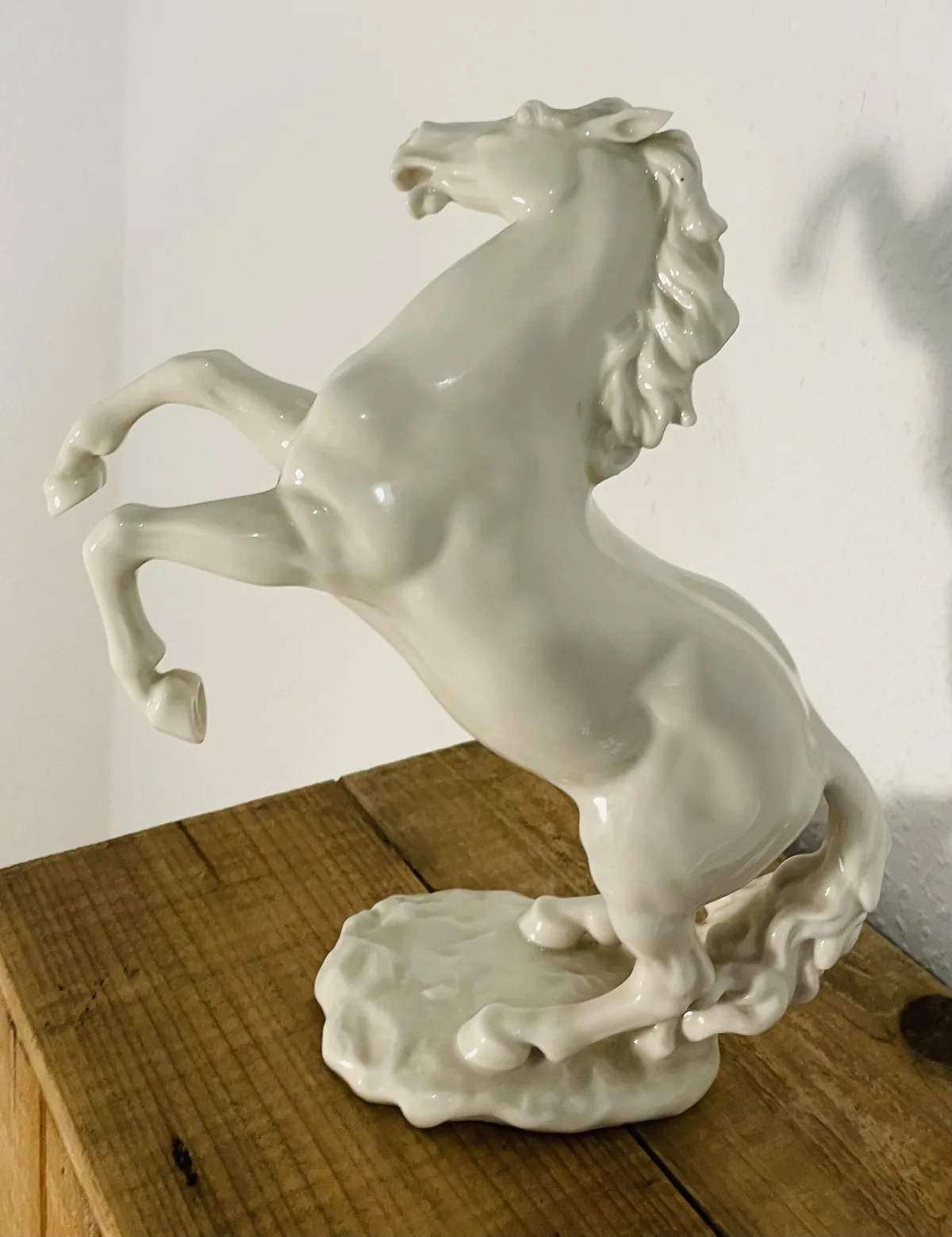 Steigender Hengst Porzellan 1960er Hutschenreuther Kunstabteilung – Porzellanfigur, Steigender Hengst, Vintage, 1960er, Hutschenreuther Kunstabteilung, 2. Wahl, Ansicht 2 von 5