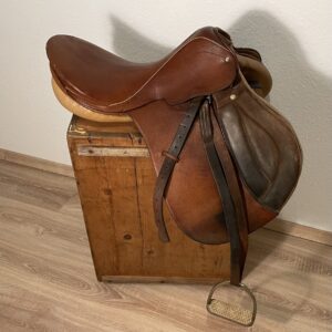 Dressur Sattel, englisch, Leder, Marke Sattlerei Kloster Schöntal, Steigbügel, Bar, Loft