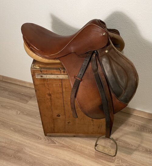 Dressur Sattel, englisch, Leder, Marke Sattlerei Kloster Schöntal, Steigbügel, Bar, Loft