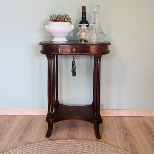 Beistelltisch, antik, Stil, Chippendale, Intarsien Muster, zierliche Tischbeine, Augenweide