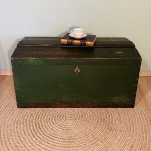 Truhe, Aussteuertruhe, antik, 1890er, Beschläge, Aufbewahrung, farbliche Patina, Landhaus