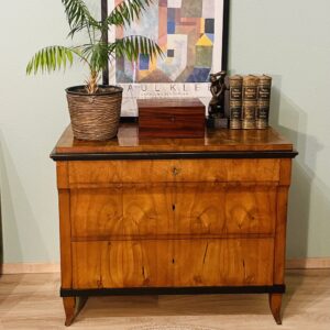 Kommode, antik, frühes Biedermeier, 1825, klare Linienführung, Kirschbaum ,Augenweide