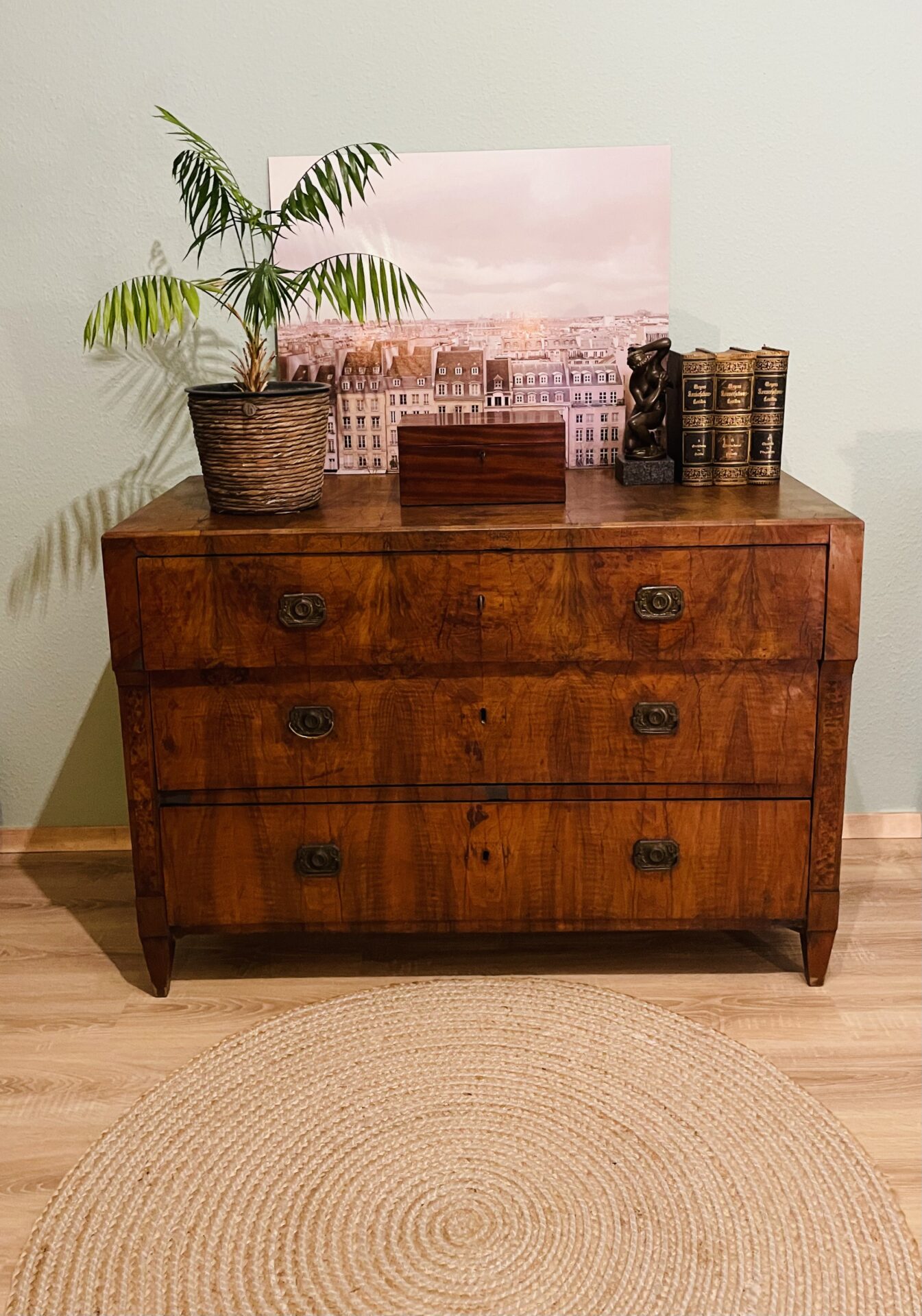 Kommode, antik, frühes Biedermeier, 1825, Schloss Möbel, durchlaufendes Furnier, Nussbaum