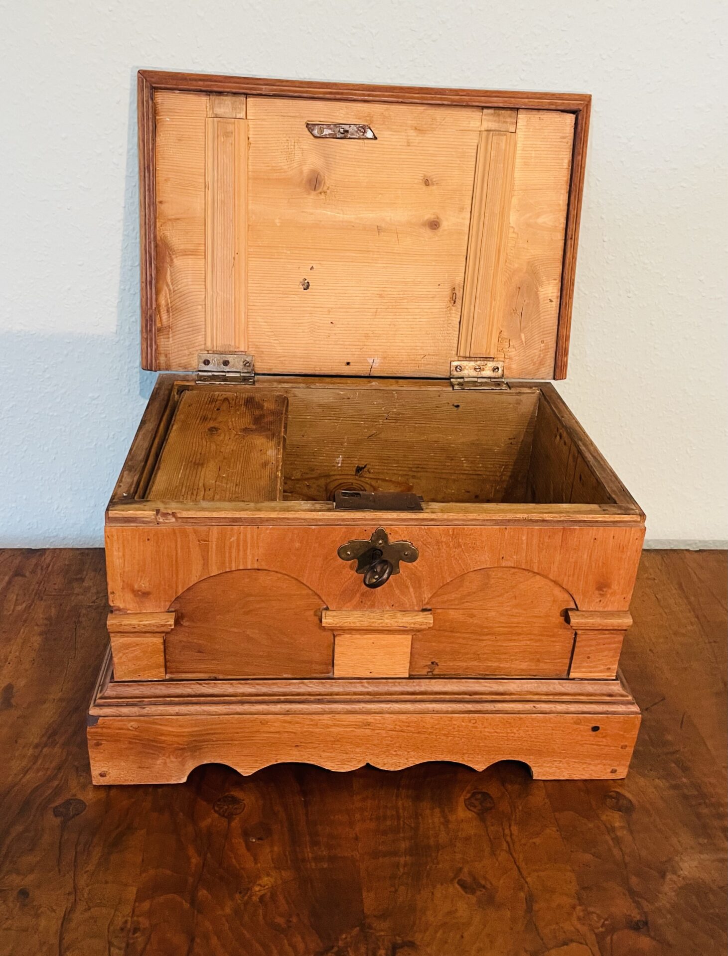 Zunfttruhe, Modeltruhe, antik, Süddeutschland, Barock, 1750er, Kastenschloss, Hingucker