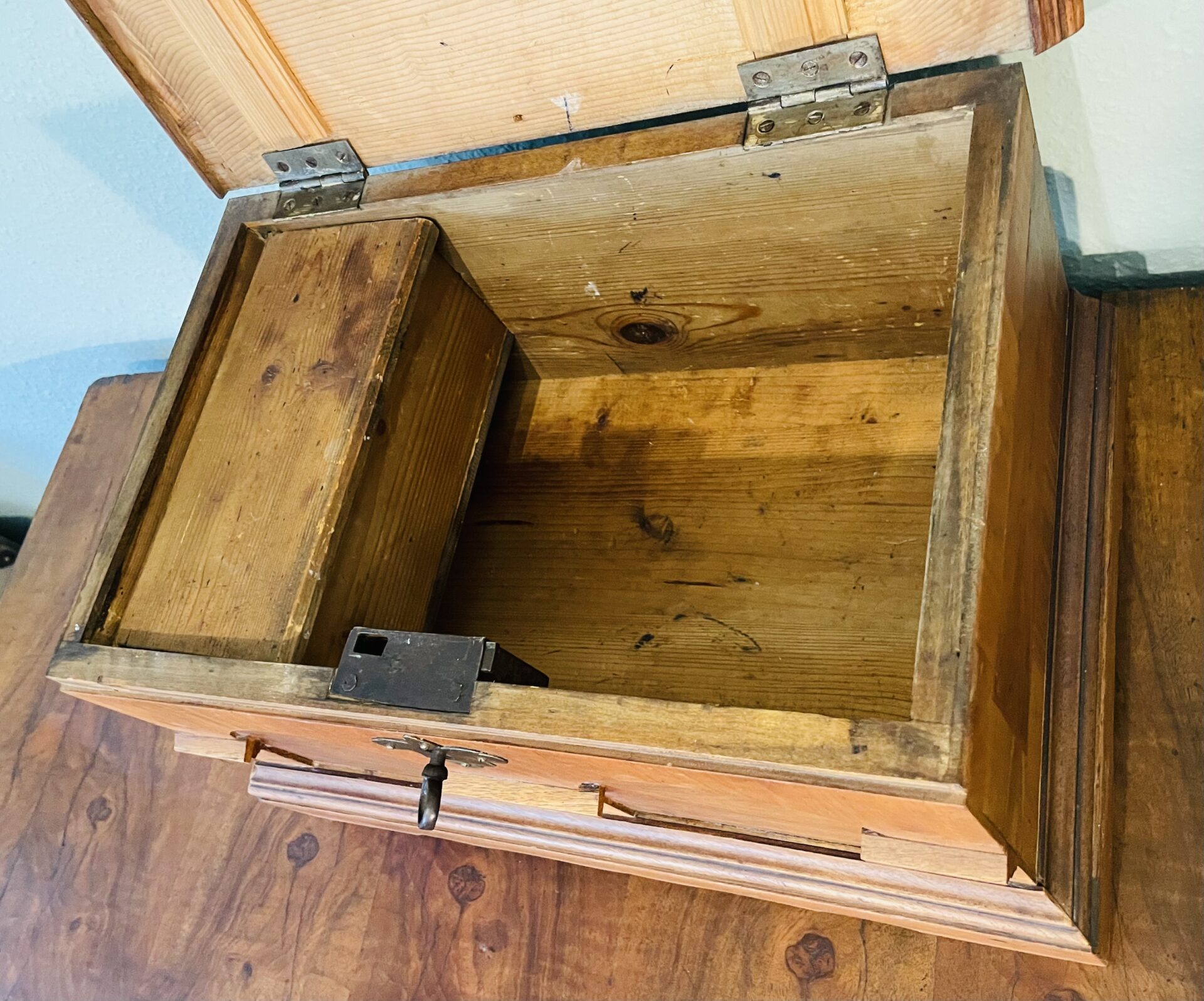 Zunfttruhe, Modeltruhe, antik, Süddeutschland, Barock, 1750er, Kastenschloss, Hingucker