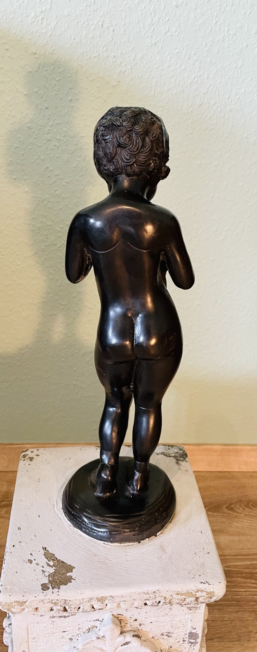 Bronze Skulptur eines Kindes, Gips Sockel, antik, Vintage ,Ornamenten, fein modelliert, Augenweide