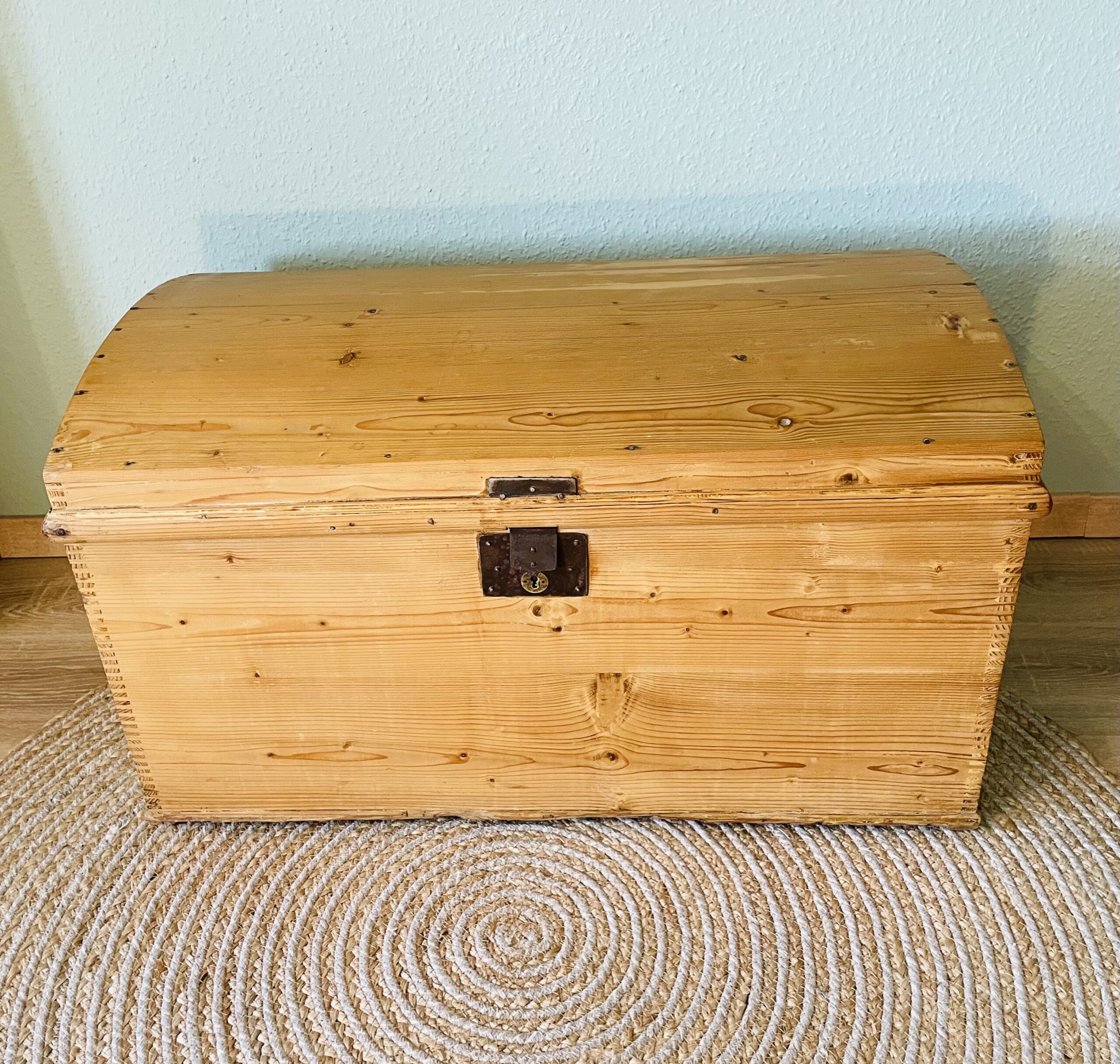 Truhe, Aussteuertruhe, antik, 1890er, Landhaus, Weichholz, schöne Größe, Honigton