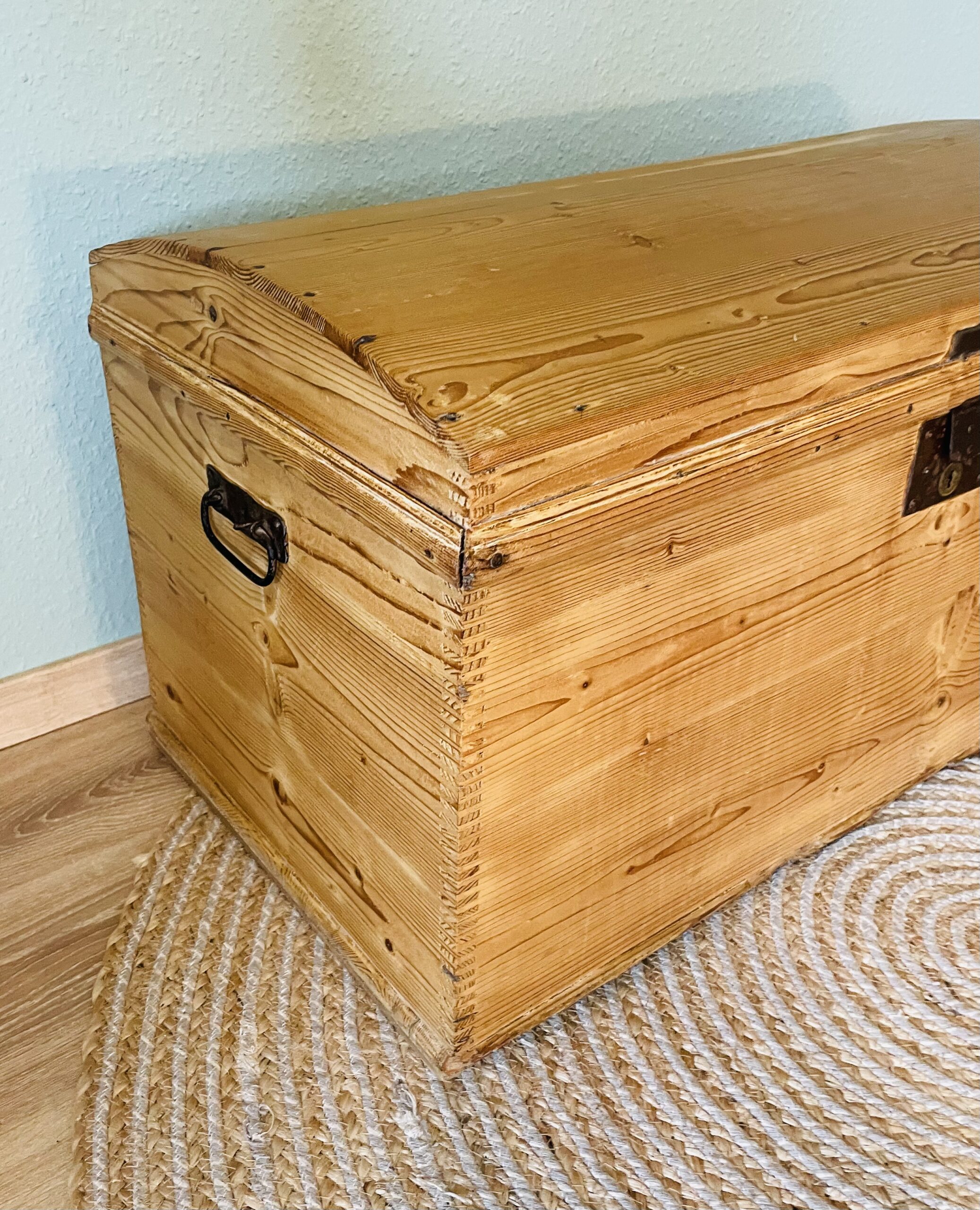 Truhe, Aussteuertruhe, antik, 1890er, Landhaus, Weichholz, schöne Größe, Honigton