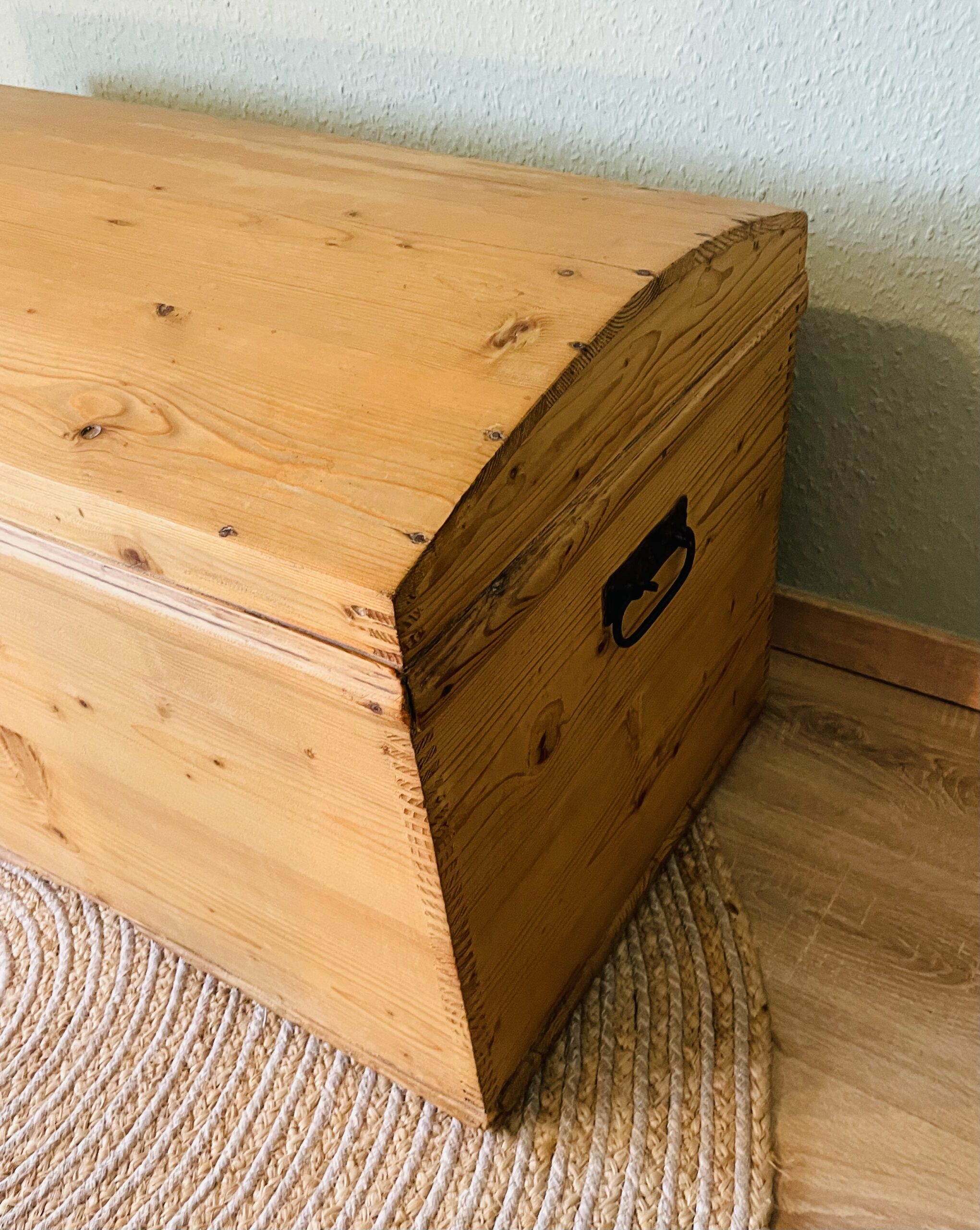 Truhe, Aussteuertruhe, antik, 1890er, Landhaus, Weichholz, schöne Größe, Honigton