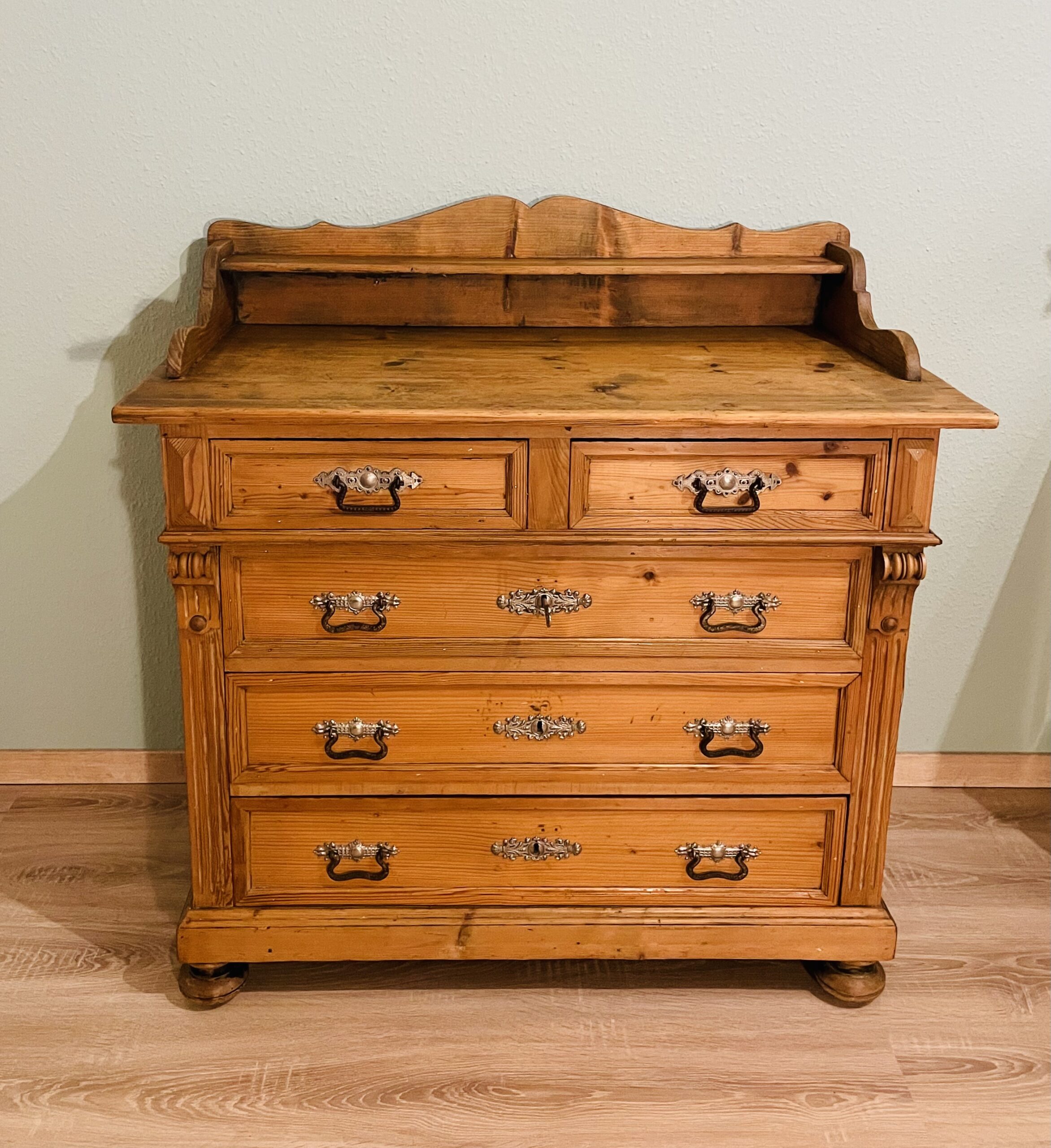Kommode, antik, 1890er, Gründerzeit, Weichholz, Landhaus, Honigton, Augenweide