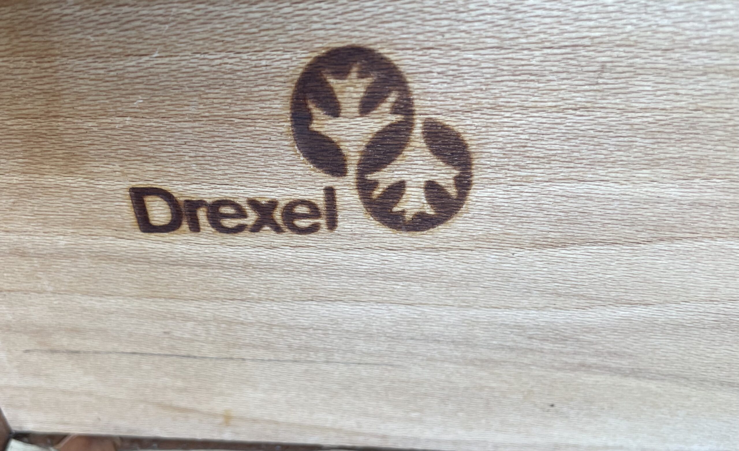 Kommode, US, 1940/50er antik Stil, Vintage, gehobenes Mid-Century, Beschläge, Augenweide