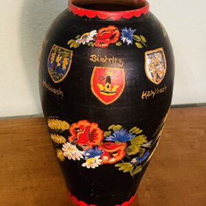 Antike Vase aus den 1920ern – Handbemalte Siebenbürger Sachsen-Keramik mit Wappen