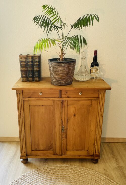 Antike Jugendstil-Kommode (1920er) – Weichholz, Landhausstil, HonigtonAugenweide