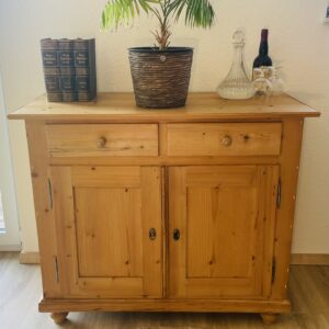 Antike Kommode aus den 1890er Jahren – Gründerzeit, Weichholz, Landhausstil – zeitloses Schmuckstück