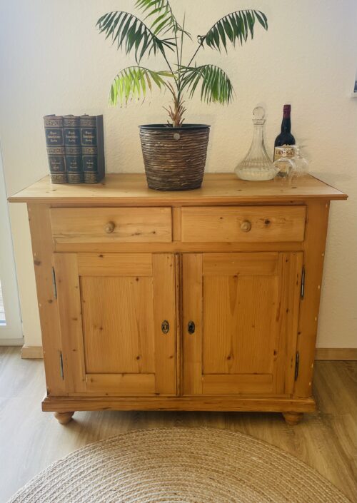 Antike Kommode aus den 1890er Jahren – Gründerzeit, Weichholz, Landhausstil – zeitloses Schmuckstück