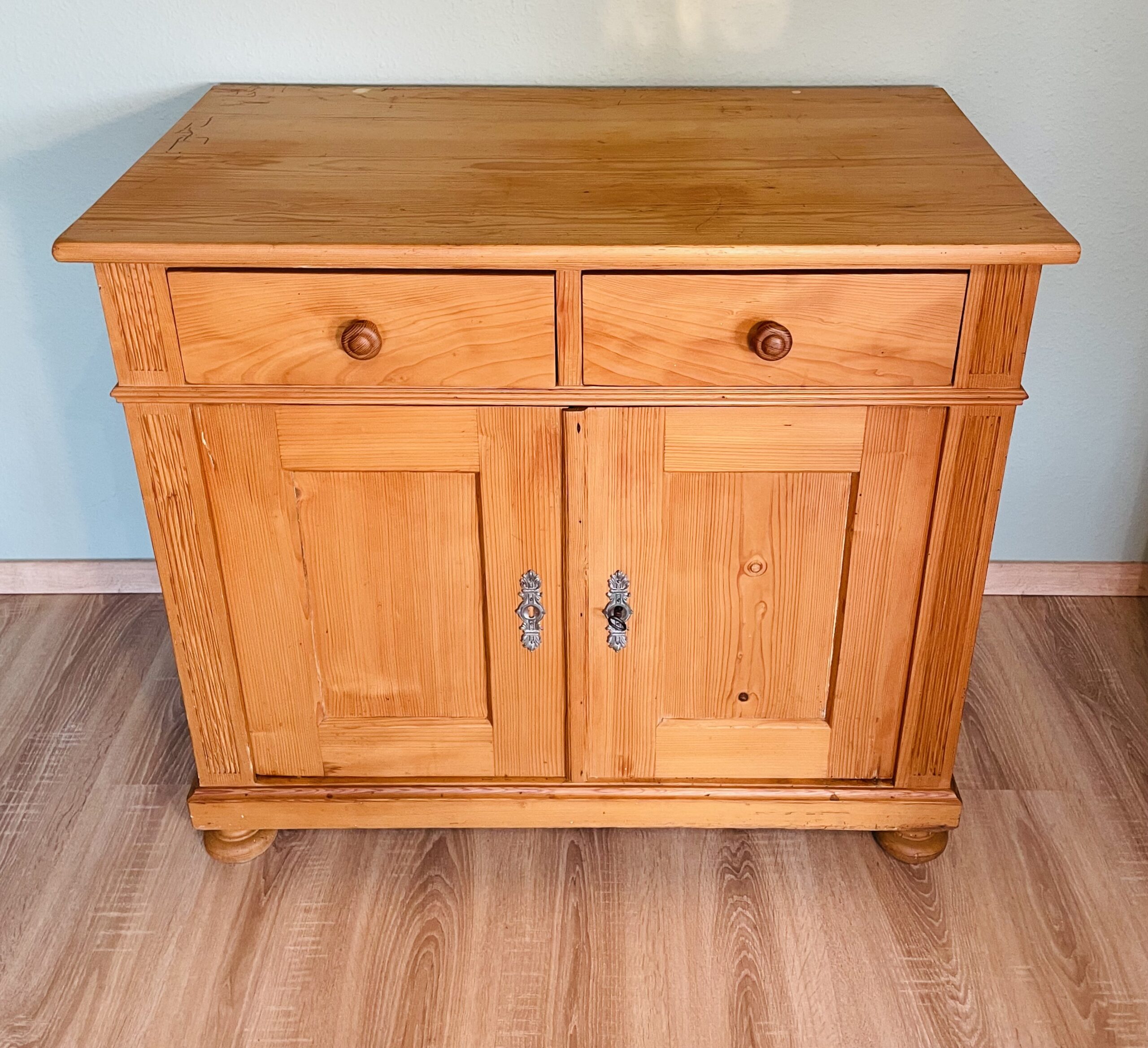 Antike Kommode 1890er Gründerzeit – Weichholz, Landhaus-Charakter, Honigton