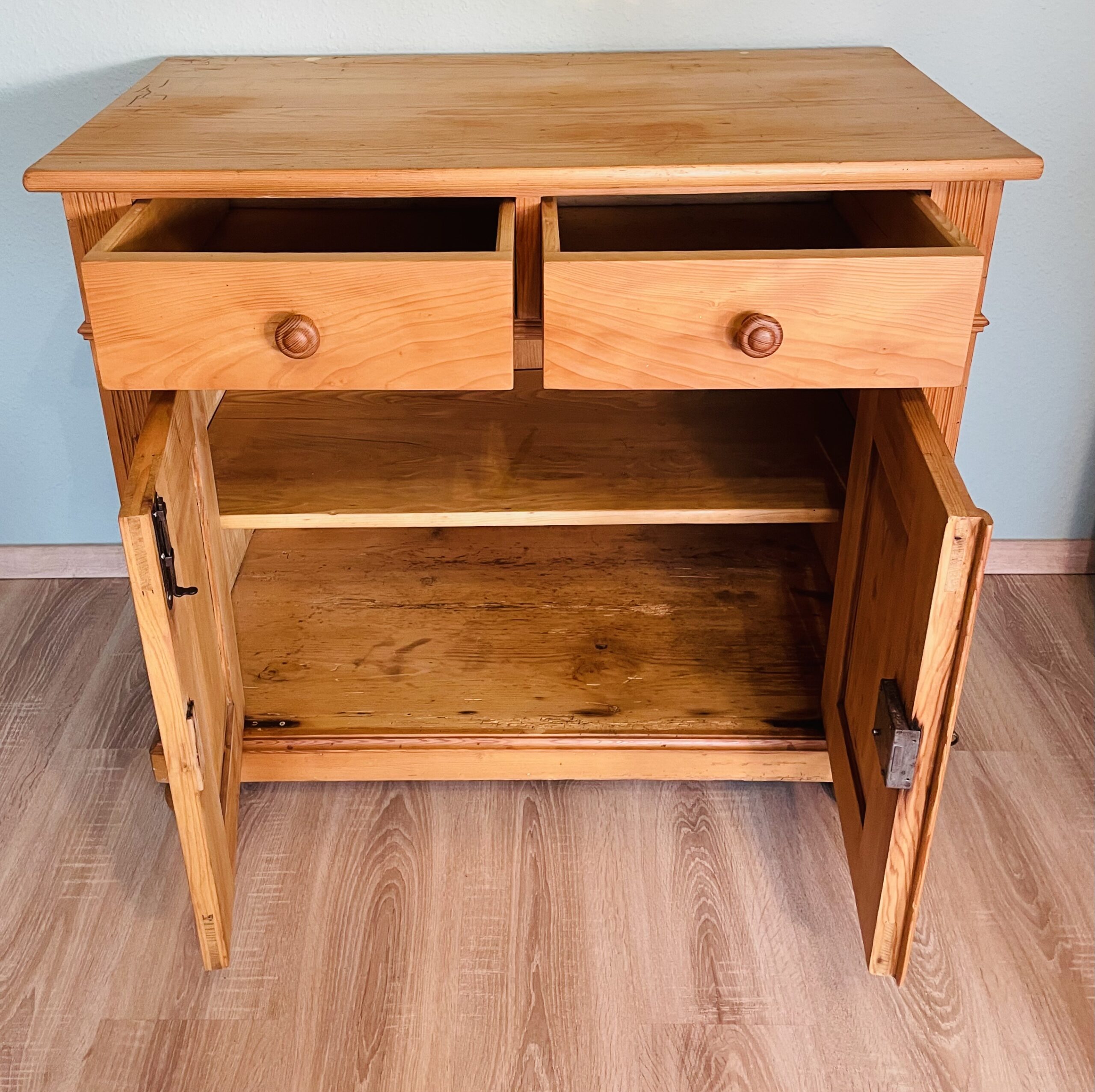 Antike Kommode 1890er Gründerzeit – Weichholz, Landhaus-Charakter, Honigton