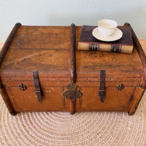 Antiker Überseekoffer (1890er) – historisch, Originalzustand - Wappen-Muster Berlichingen