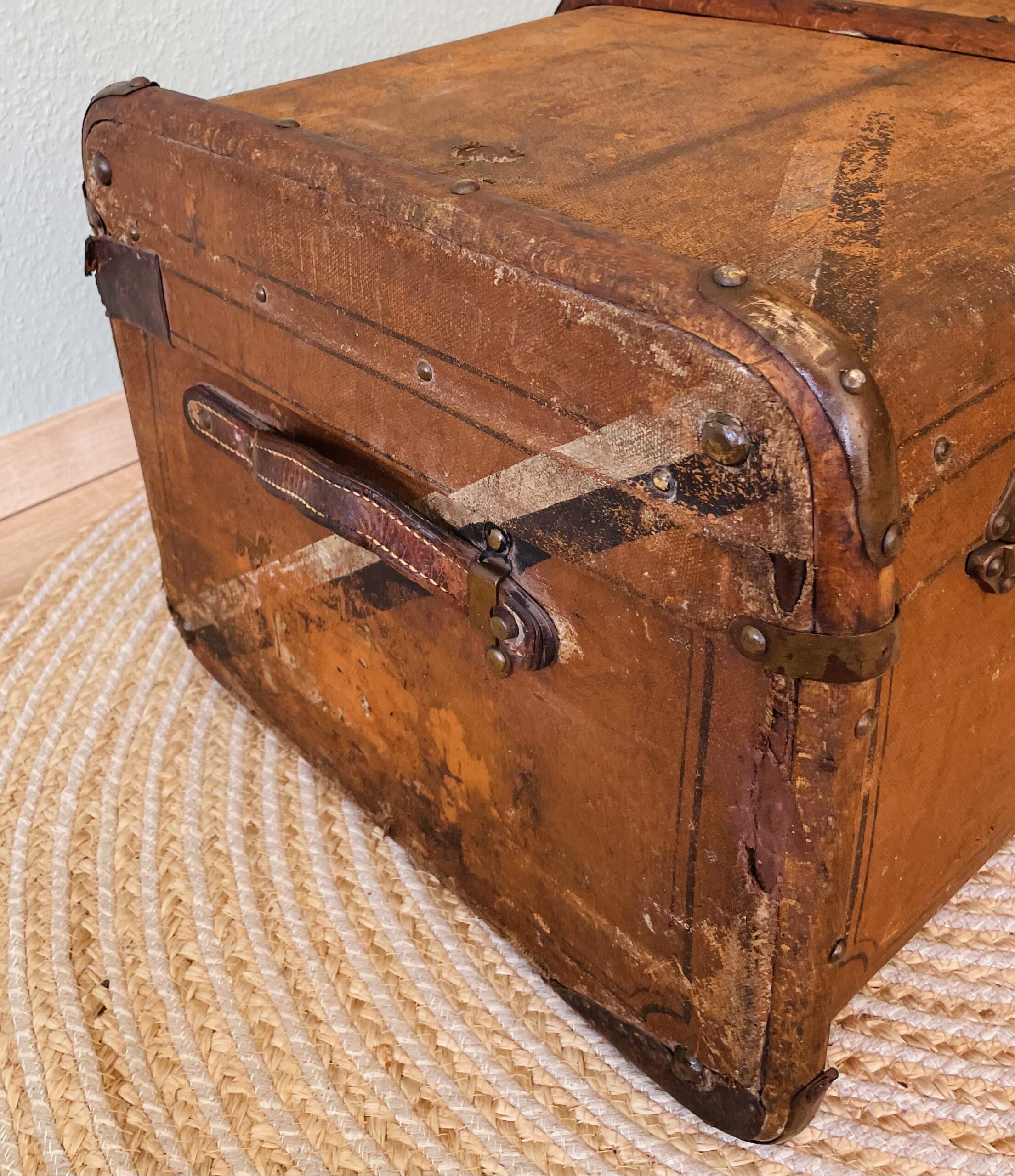 Antiker Überseekoffer (1890er) – historisch, Originalzustand - Wappen-Muster Berlichingen