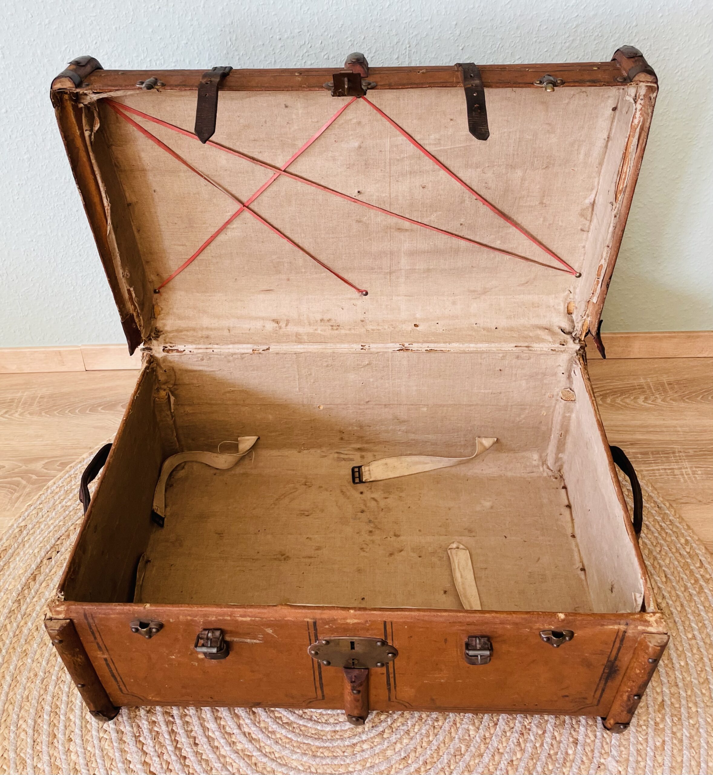 Antiker Überseekoffer (1890er) – historisch, Originalzustand - Wappen-Muster Berlichingen