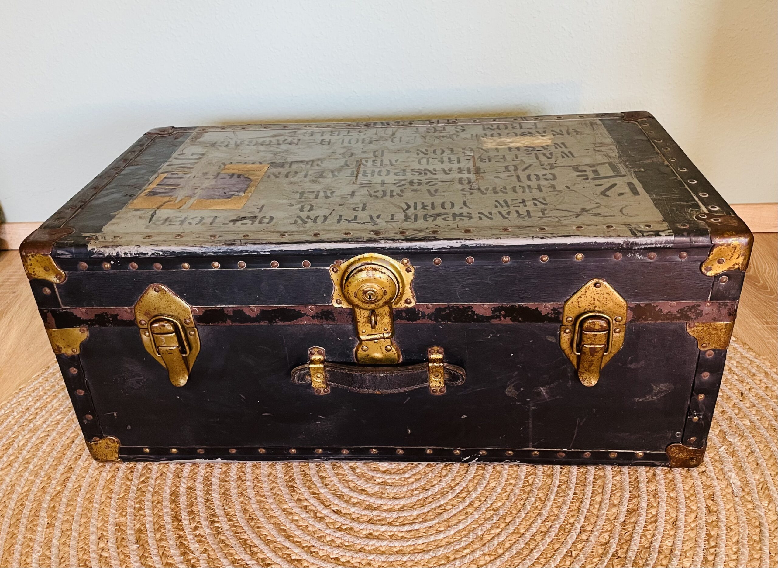 Überseekoffer – US Koffer antik, Vintage aus den 1940er Jahren: Ein Stück Geschichte zum Anfassen 🧳✨