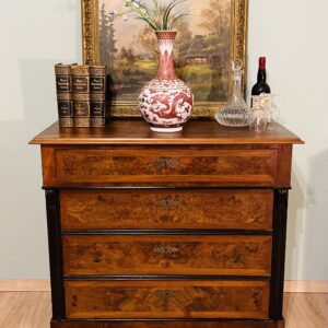 Antike Gründerzeit-Kommode aus 1890er Jahren – Nussbaumfurnier, 4 Schubladen – zeitlos elegant