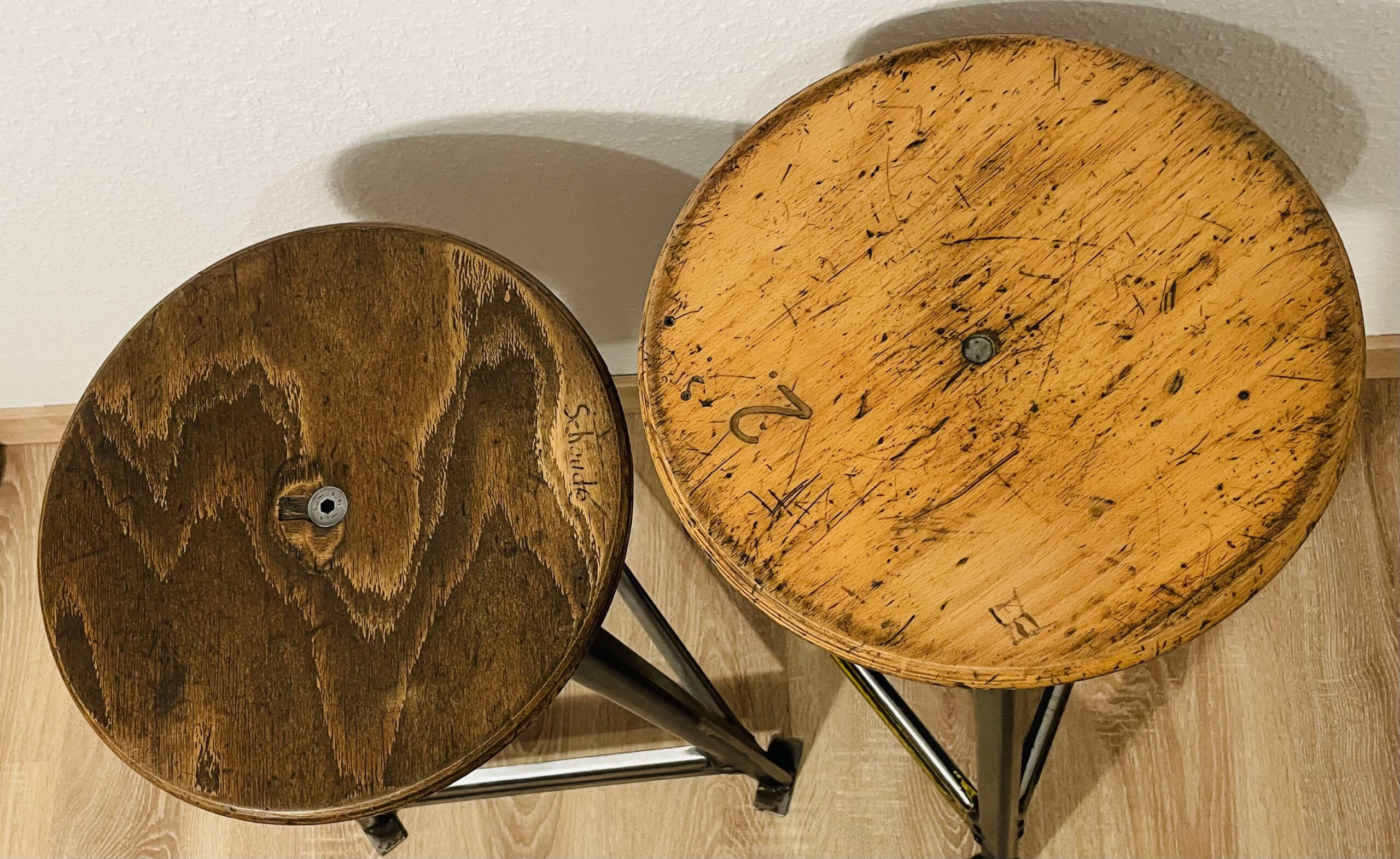 Vintage-Werkstatthocker 2 St. im Industrie-Charme – Stahl & Holz mit echter Patina, 50er/60er Jahre