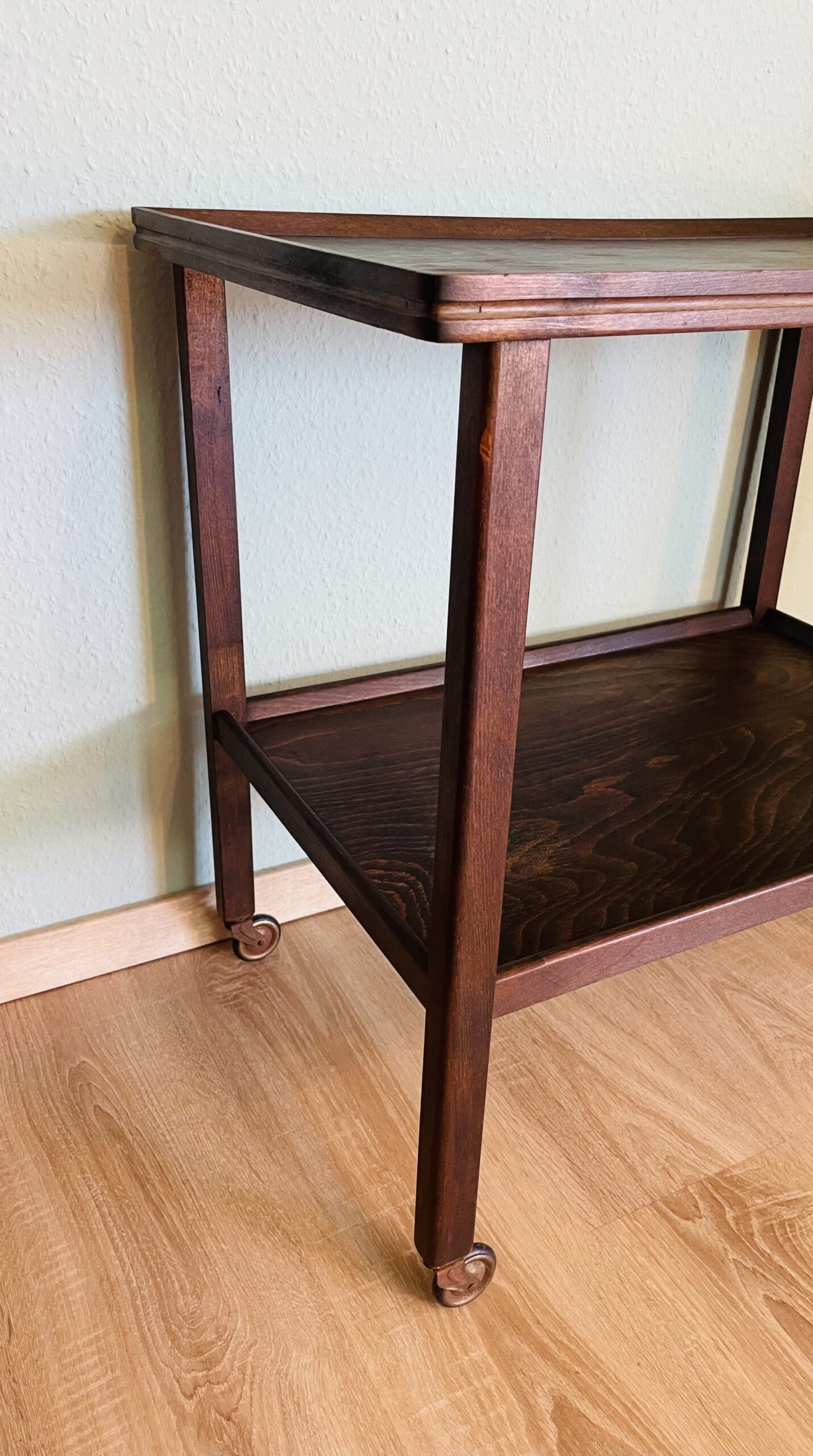 Teewagen – Servierwagen – Bartisch aus Nussbaum, antik, Vintage, Mid Century, skandinavisches Design