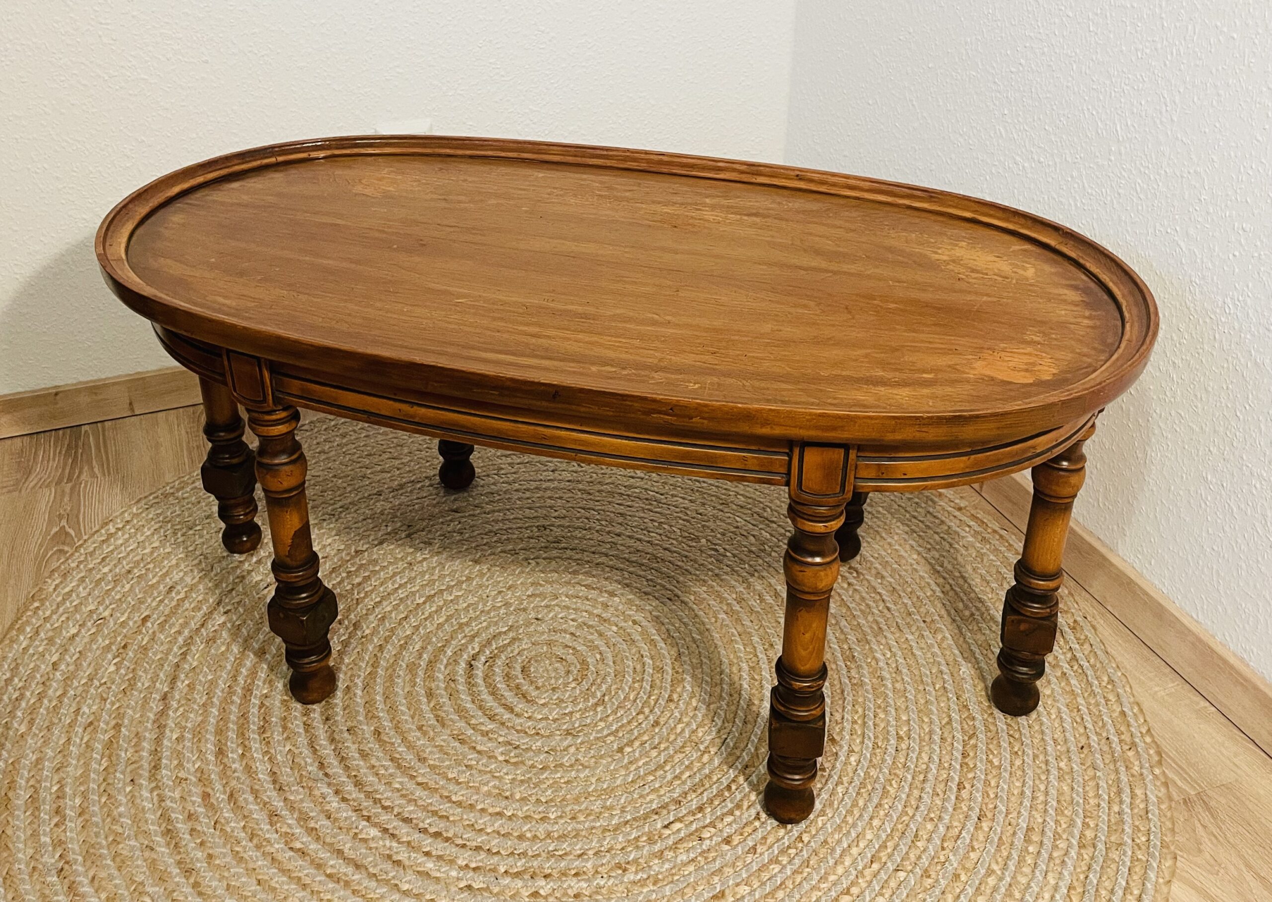 Vintage-Couchtisch Kolonialstil – Massivholz, Patina, Landhaus-Charme