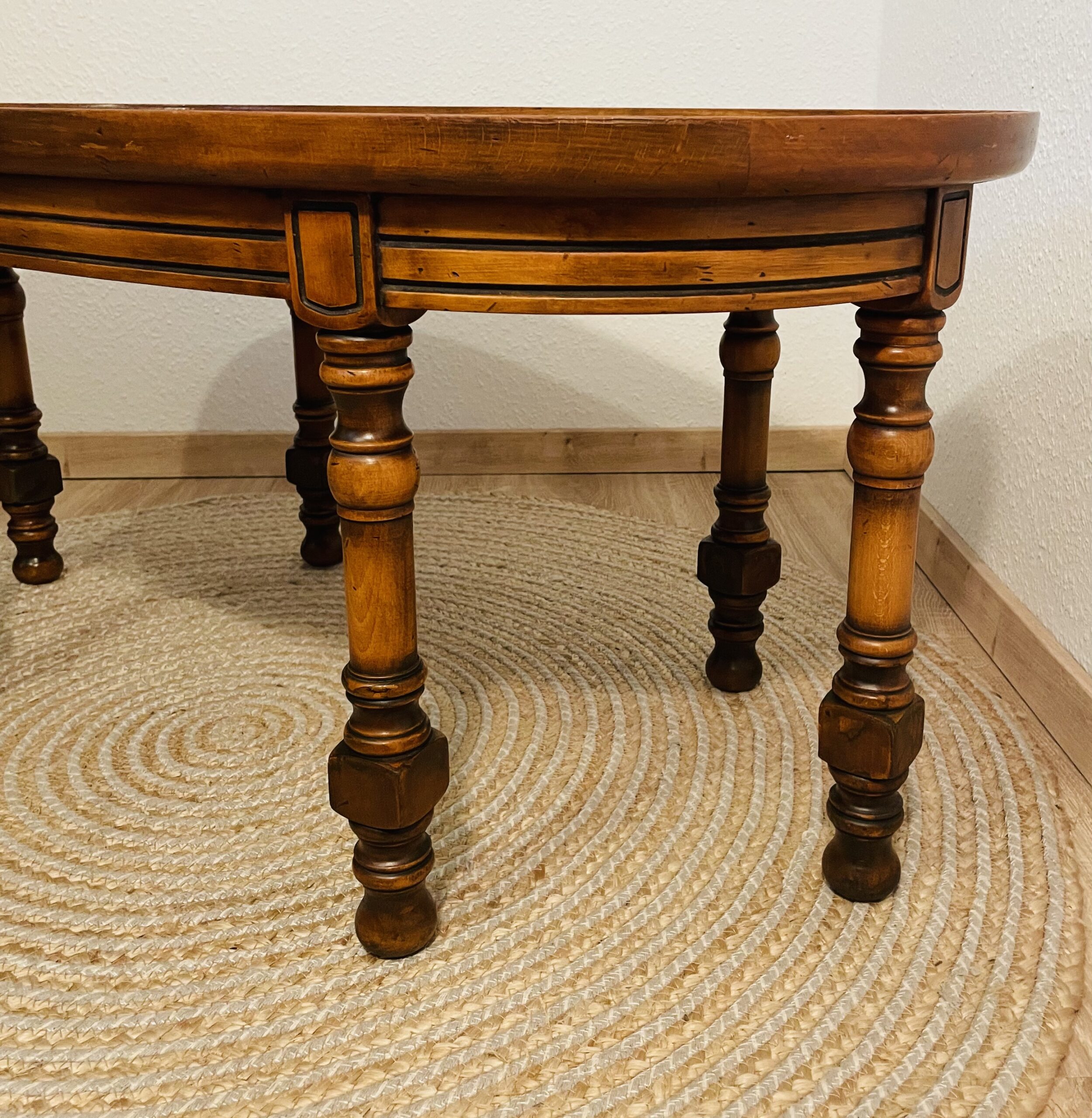 Vintage-Couchtisch Kolonialstil – Massivholz, Patina, Landhaus-Charme