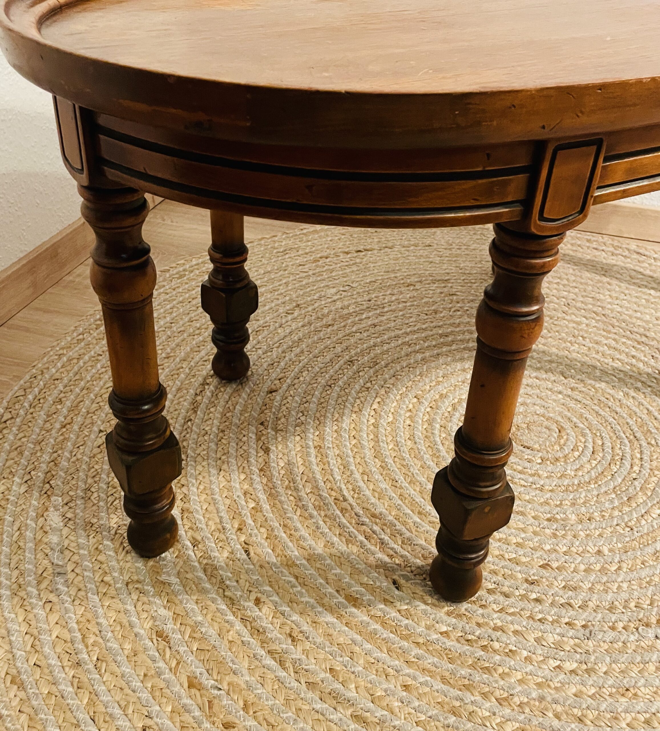 Vintage-Couchtisch Kolonialstil – Massivholz, Patina, Landhaus-Charme