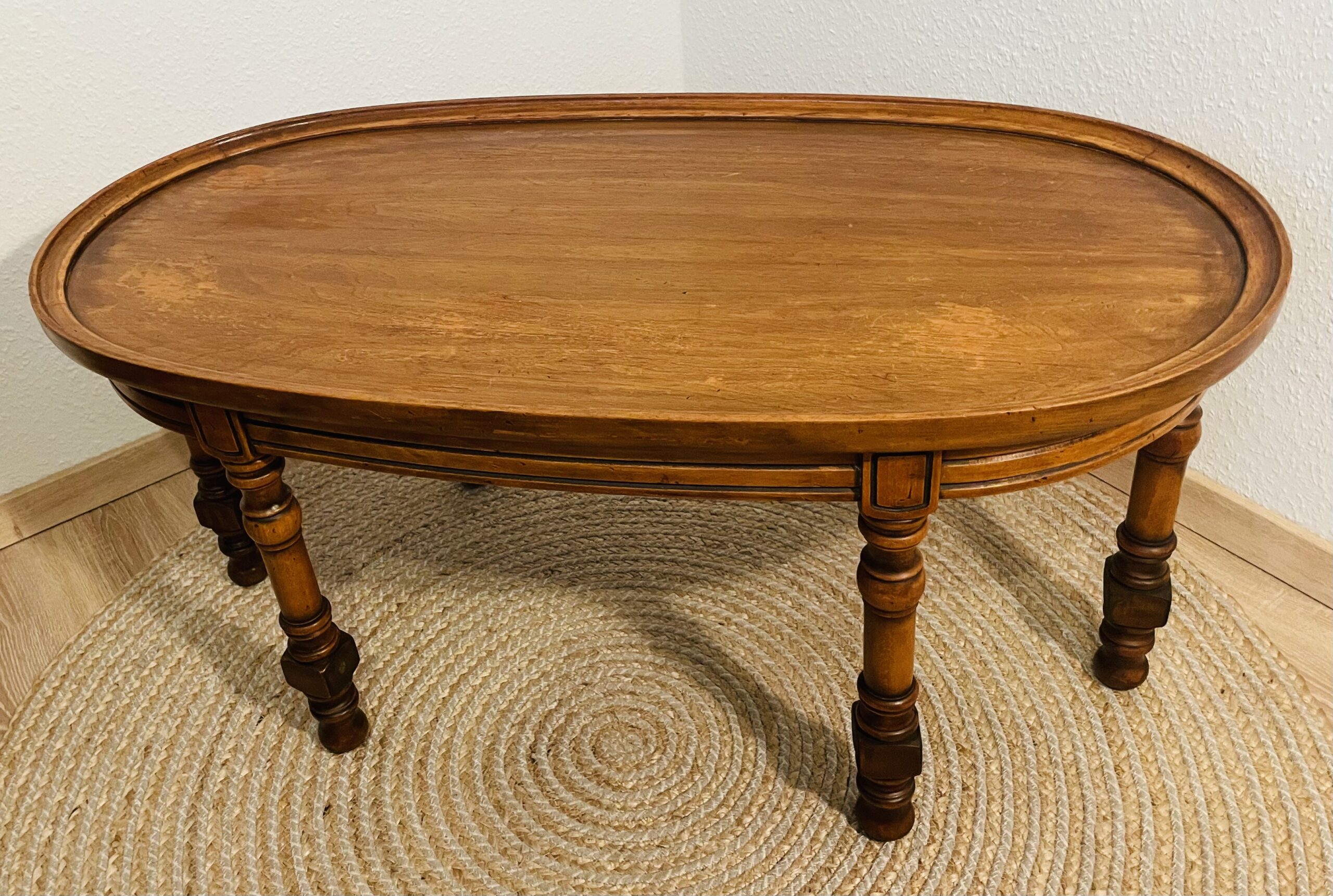 Vintage-Couchtisch Kolonialstil – Massivholz, Patina, Landhaus-Charme