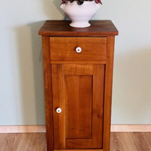 Antiker Nachttisch/Beistelltisch – Biedermeier, 1860er, Kirschbaum, massiv, stilvoll