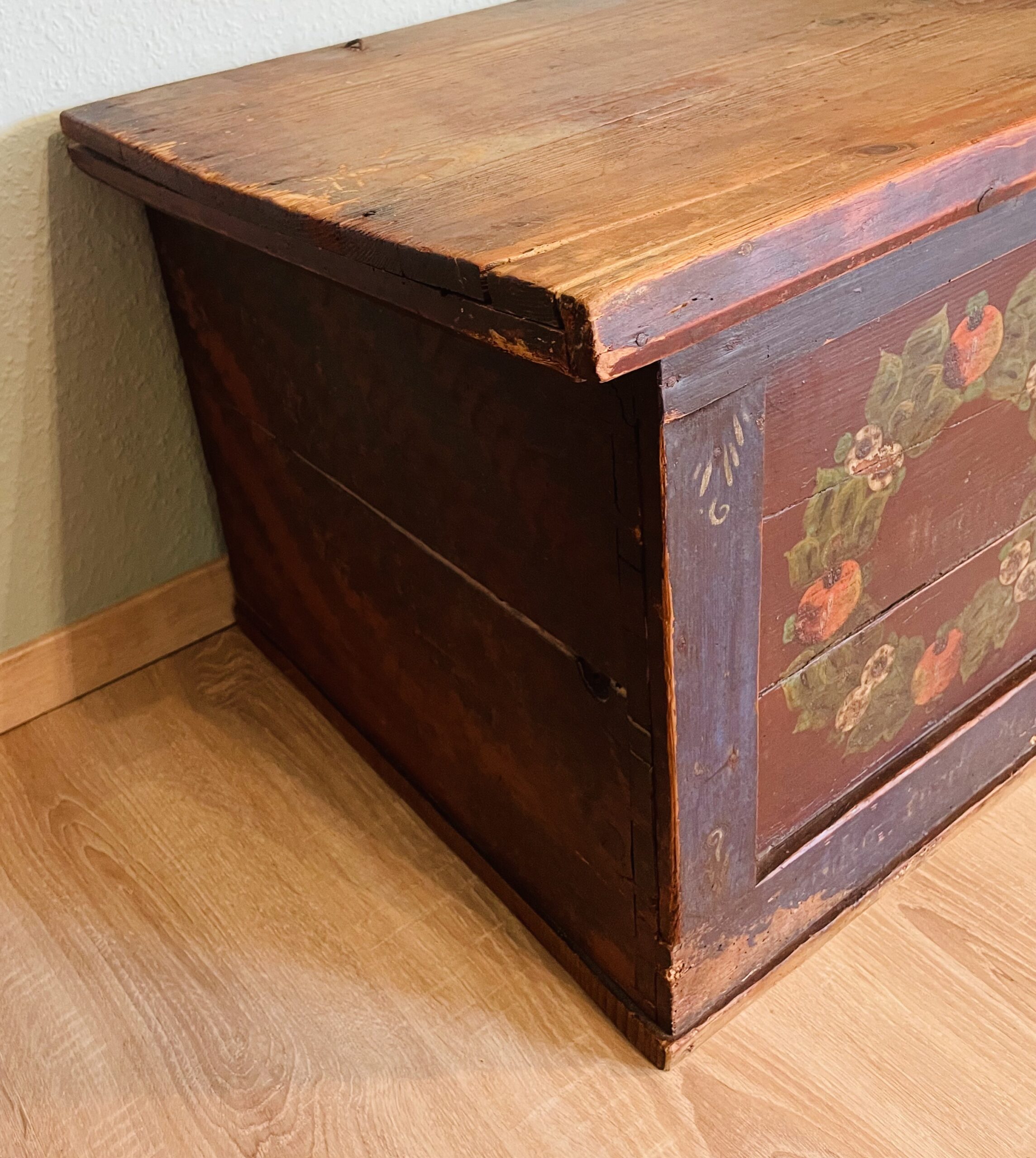 Antike Truhe – Bauerntruhe/Aussteuertruhe, 1890, Handwerkskunst, inkl. Schlüssel, Patina