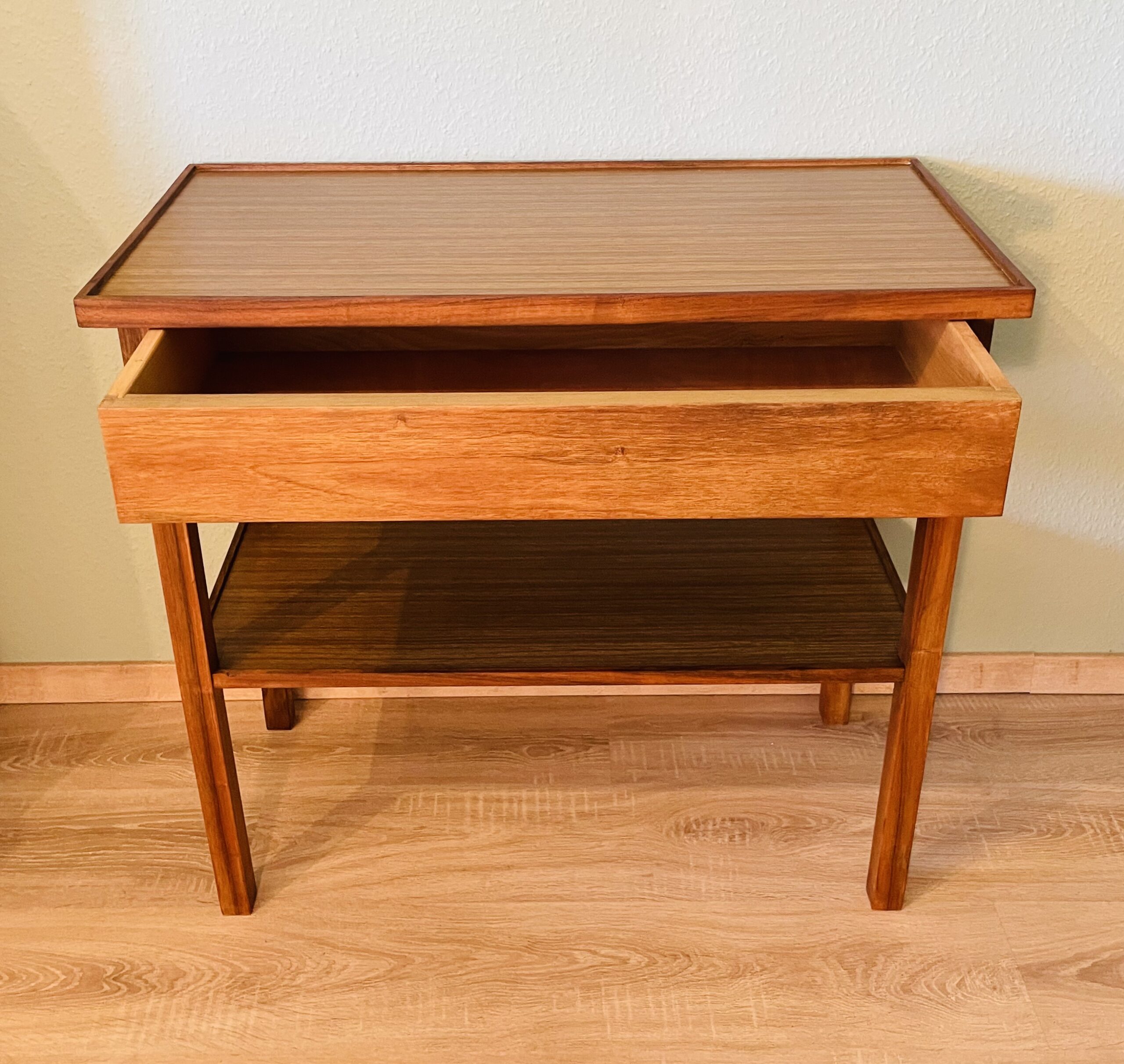 Beistelltisch Teakholz – dänisches Design, Vintage Flair, Mid Century Modern,1960er