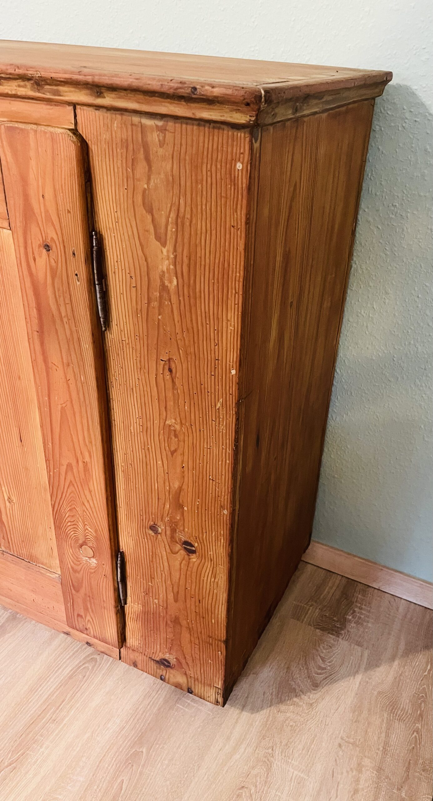 Antike Kommode/Brotschrank – Biedermeier 1840er aus Weichholz, Honigton, 4 Schubladen, Landhaus