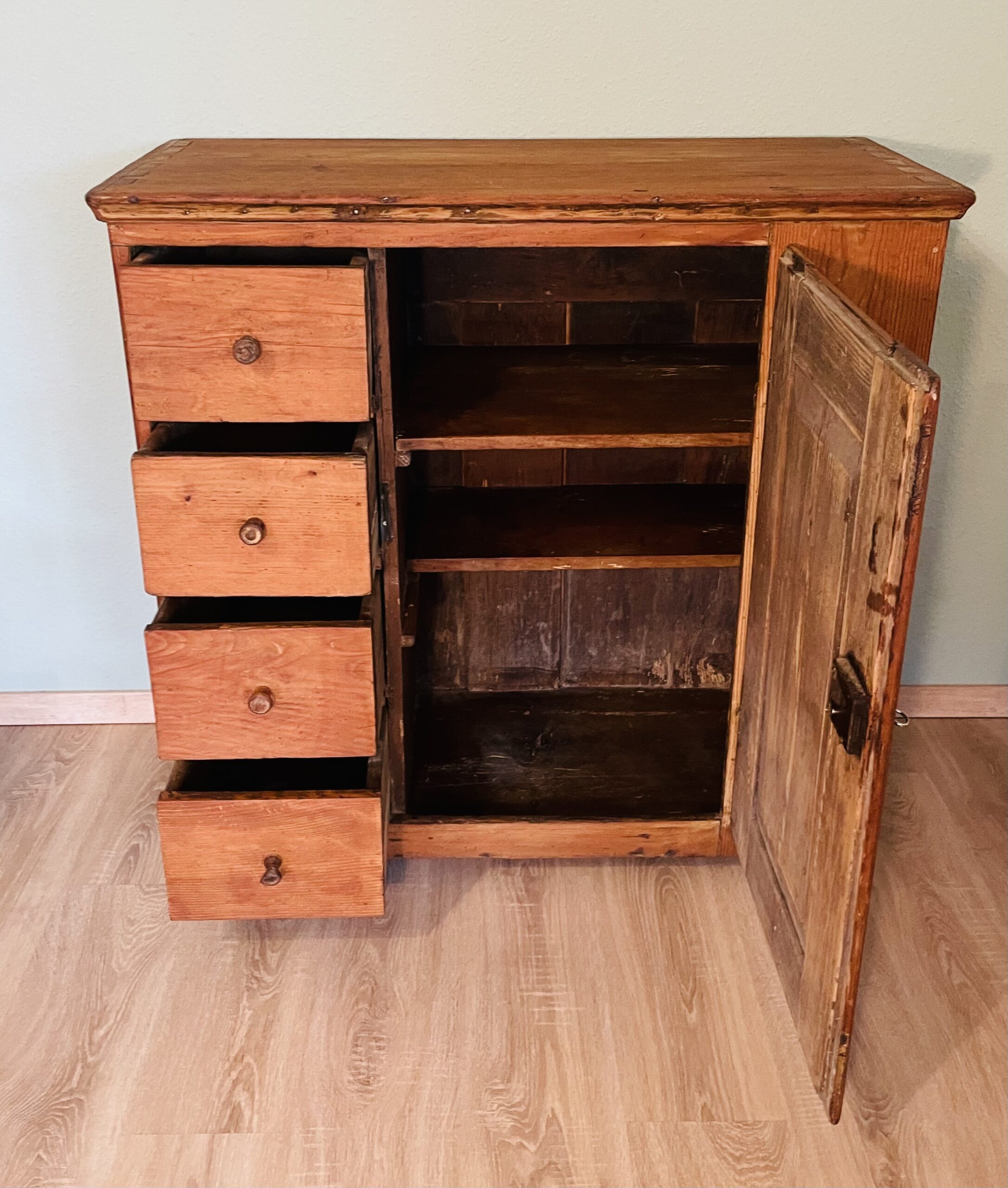 Antike Kommode/Brotschrank – Biedermeier 1840er aus Weichholz, Honigton, 4 Schubladen, Landhaus