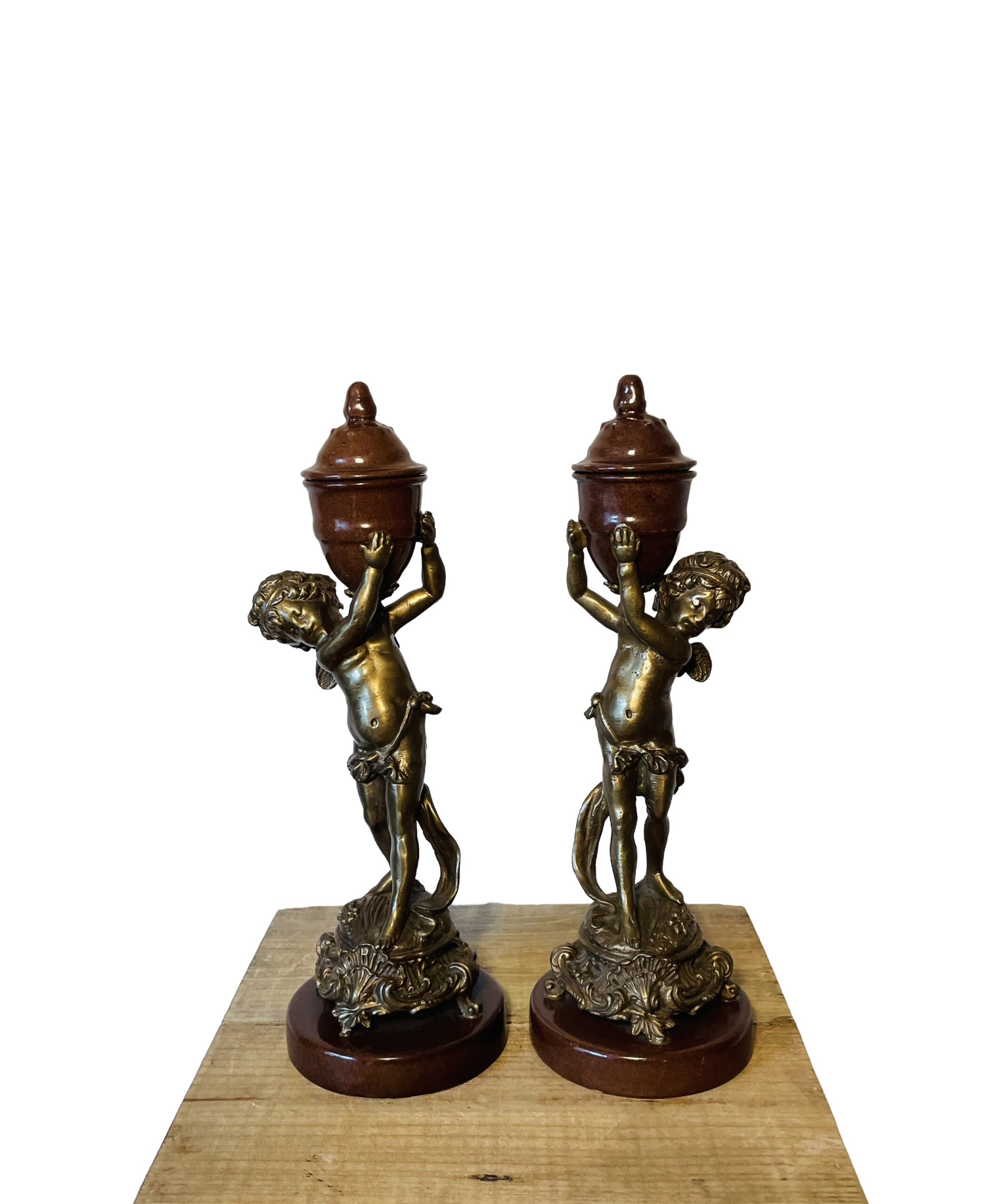 Elegante Vintage-Skulptur: Kandelaber-Paar im Napoleon-Stil von der Art Deco Cesar Collection