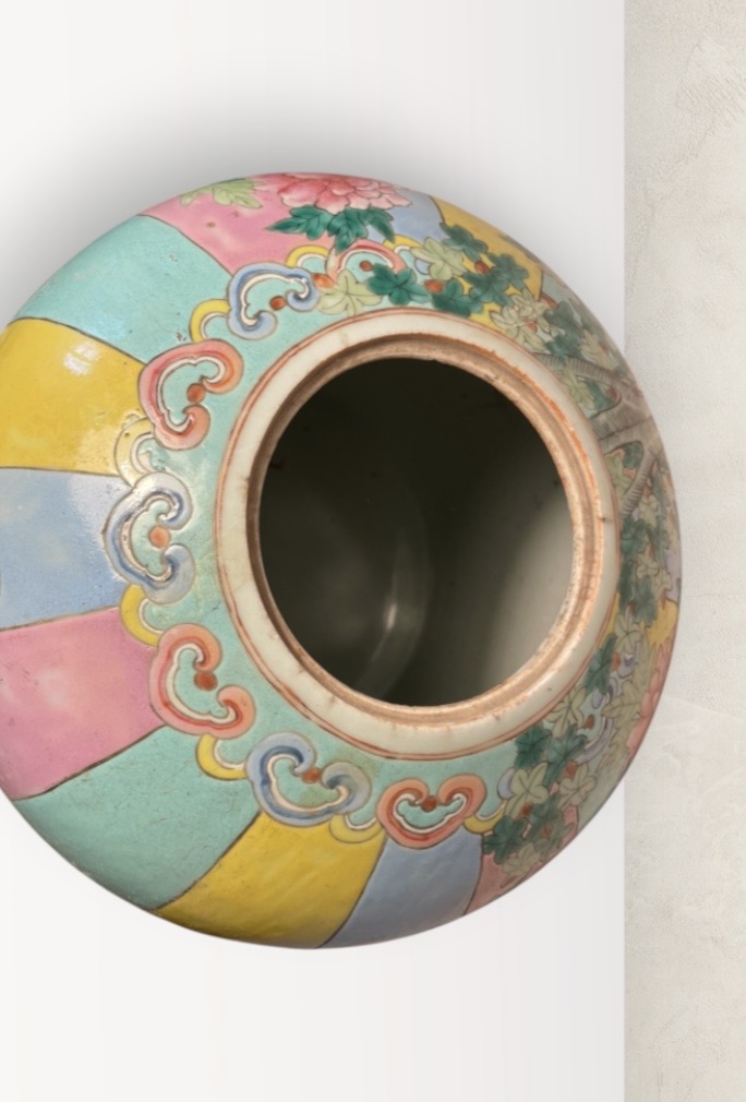 Antike Chinesische Ingwer Vase im Famille Rose Stil – Republikzeit, Deckel, Zertifikat 235