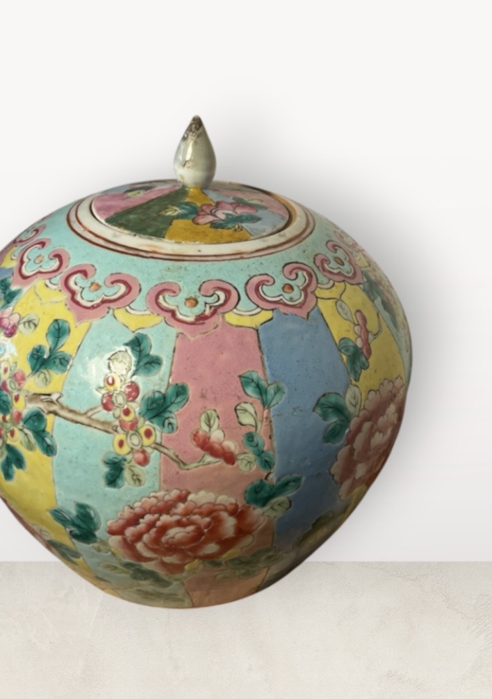 Antike Chinesische Ingwer Vase im Famille Rose Stil – Republikzeit, Deckel, Zertifikat 234