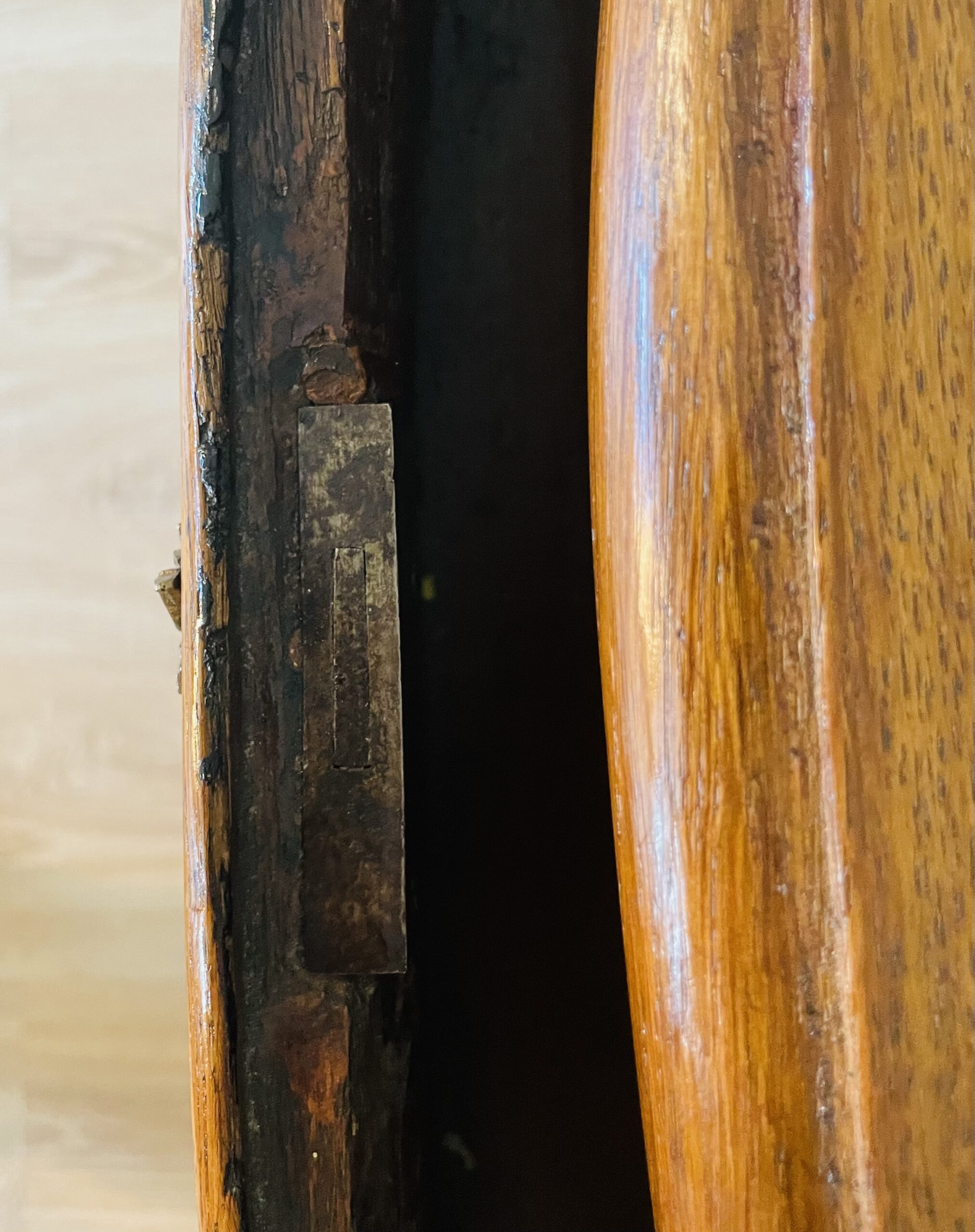 Historische Spätbarock-Kommode 1750-1790, massivholz, drei Schubladen, Messingbeschläge - eine authentische Augenweide