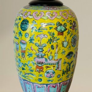 Antike chinesische Vase aus Republik-Periode (ca. 1912) mit Holzdeckel, Zertifikat Nr.216, klassisches Reliefmotiv, 30 cm Hoch