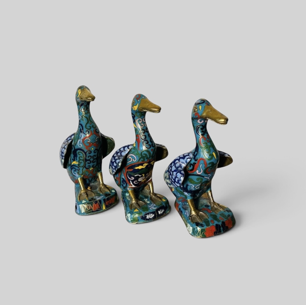 Chinesischer Cloisonne Enten-Set – Drei Antike Enten, 1912-1930er, Münzböden, Handwerkliche Schönheit