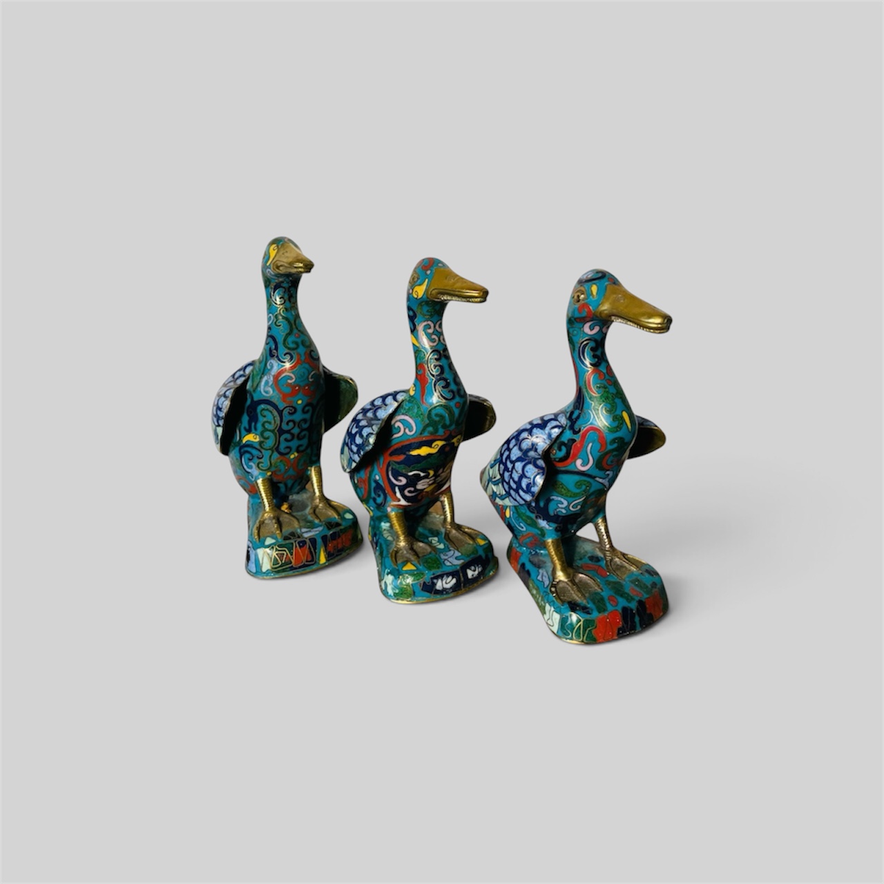 Chinesischer Cloisonne Enten-Set – Drei Antike Enten, 1912-1930er, Münzböden, Handwerkliche Schönheit